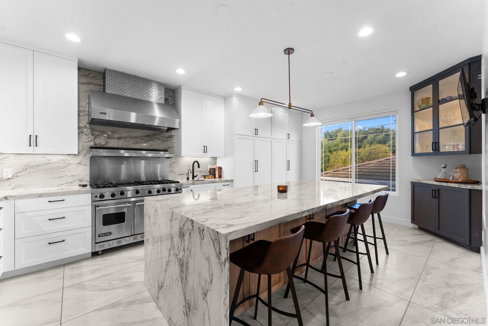 Detail Gallery Image 8 of 55 For 1550  Morenci St, San Diego,  CA 92110 - 5 Beds | 4 Baths