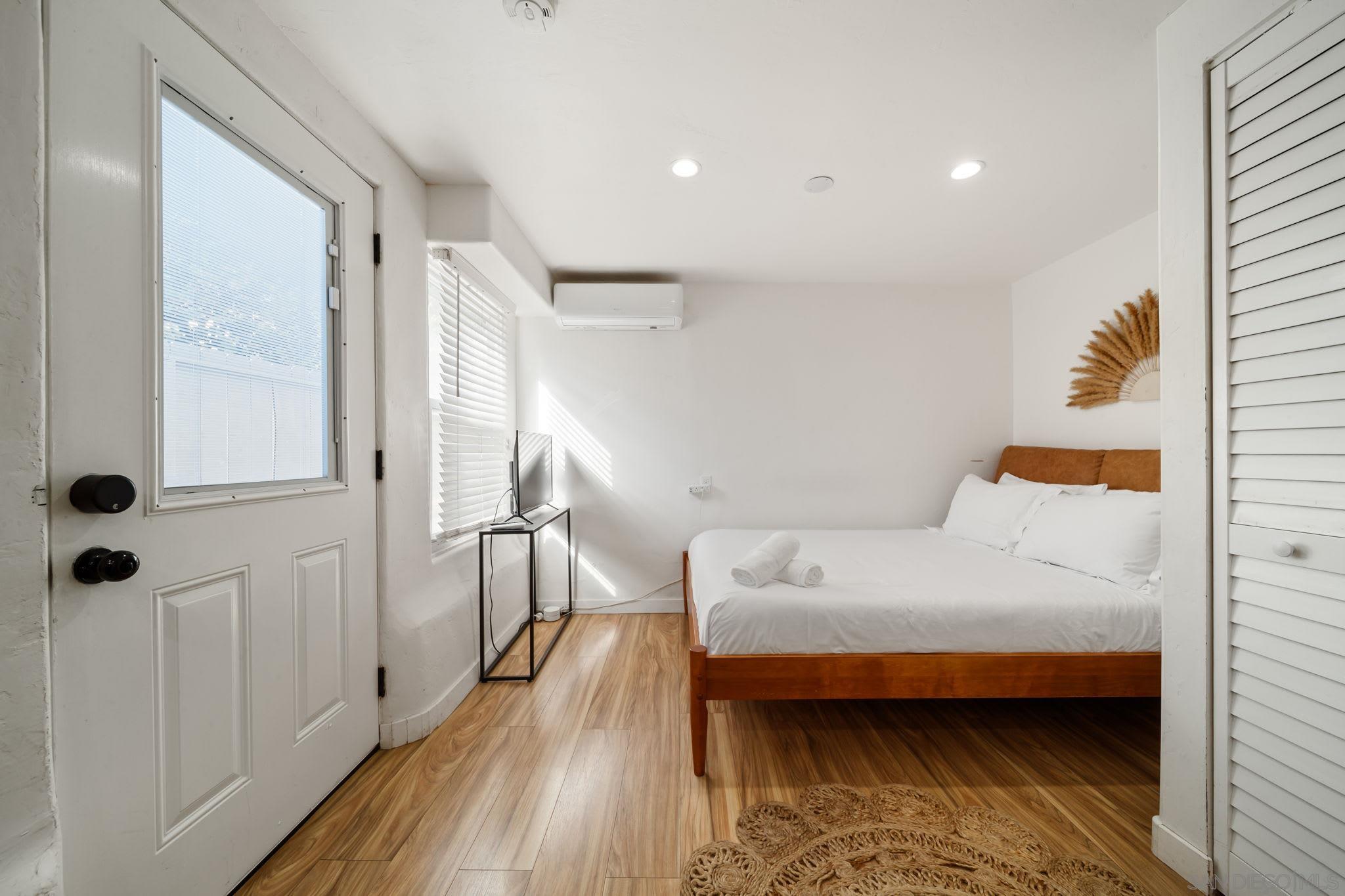 Detail Gallery Image 5 of 12 For 2154-B  Union St, San Diego,  CA 92101 - 1 Beds | 1 Baths