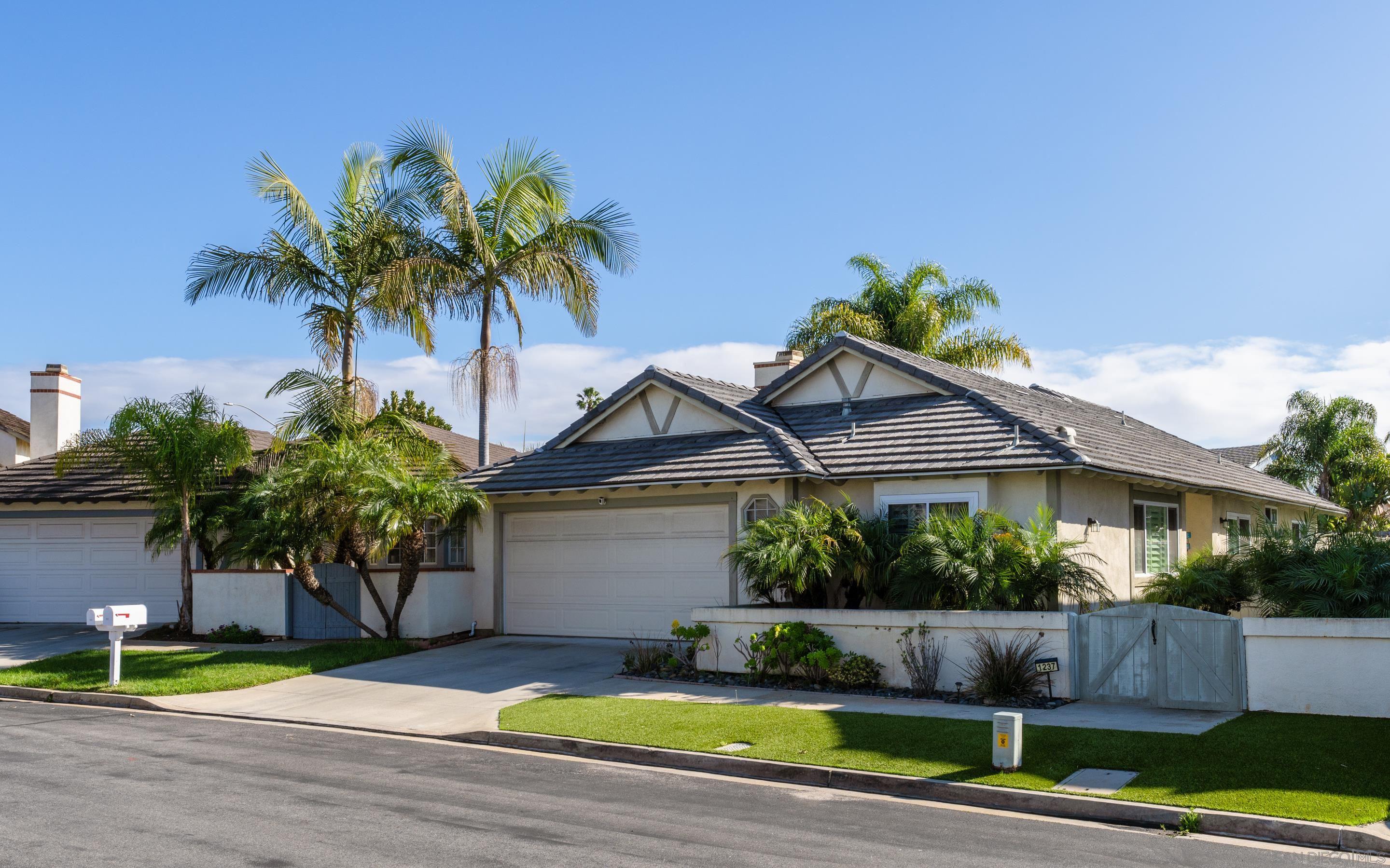 Detail Gallery Image 2 of 24 For 1237  Chambord Court, Oceanside,  CA 92054 - 3 Beds | 2 Baths