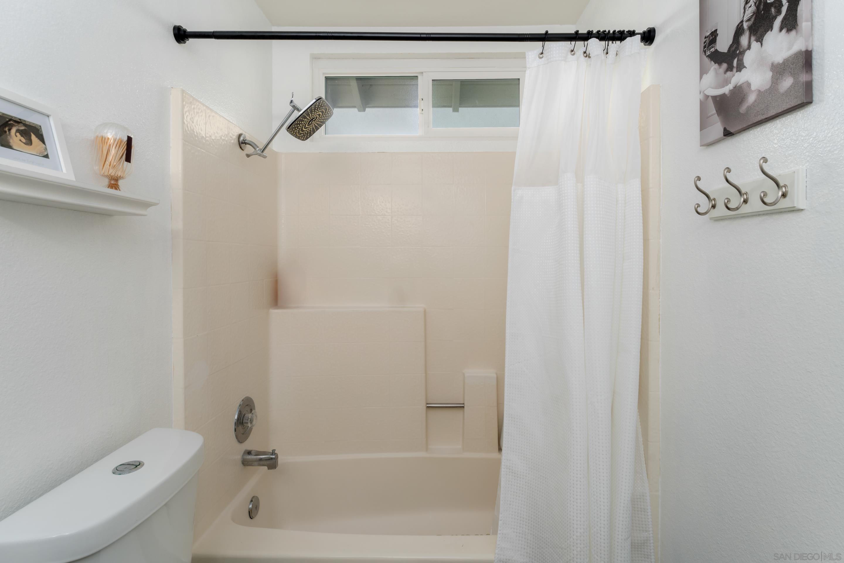 Detail Gallery Image 20 of 24 For 1237  Chambord Court, Oceanside,  CA 92054 - 3 Beds | 2 Baths