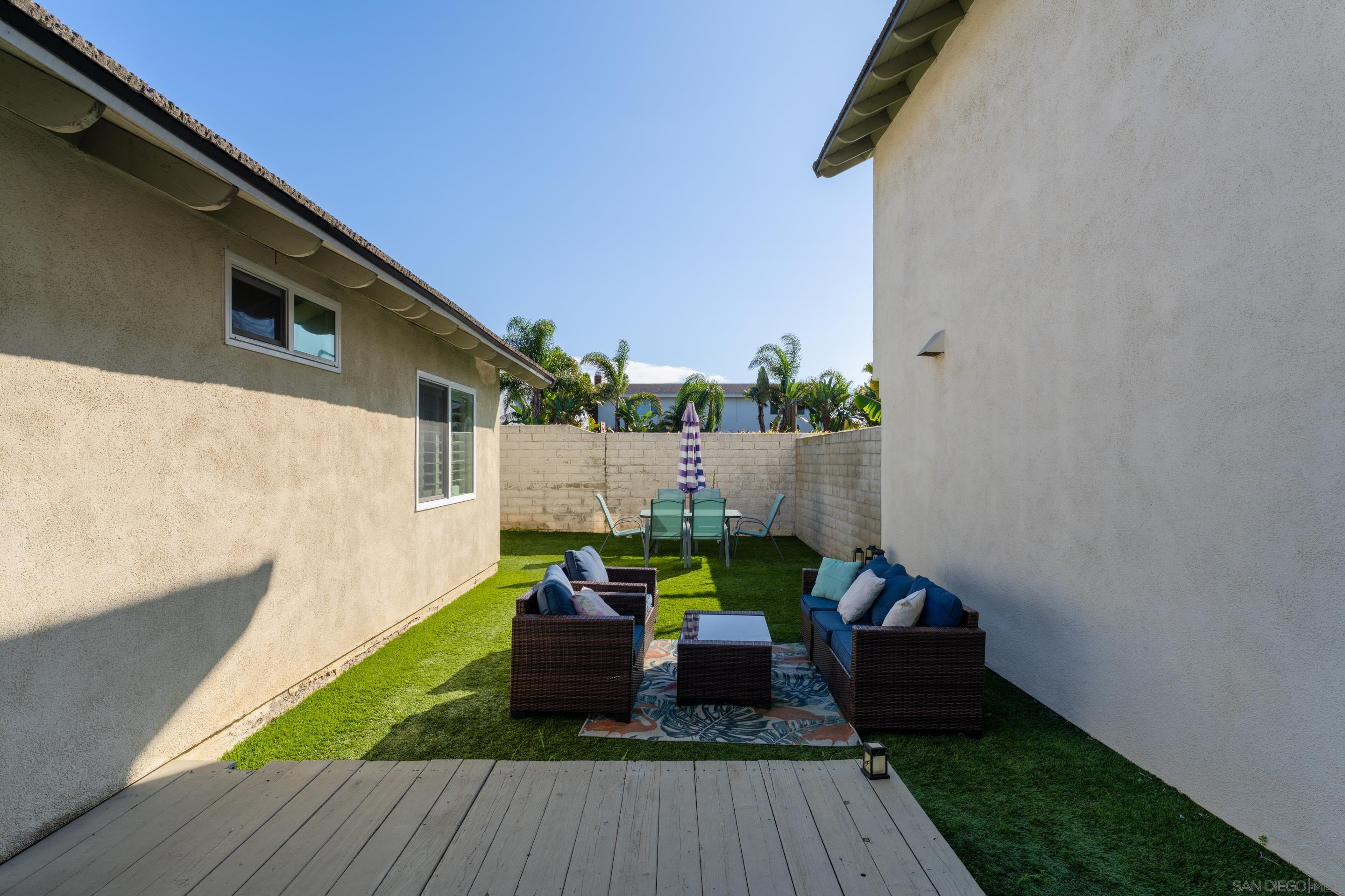 Detail Gallery Image 3 of 24 For 1237  Chambord Court, Oceanside,  CA 92054 - 3 Beds | 2 Baths