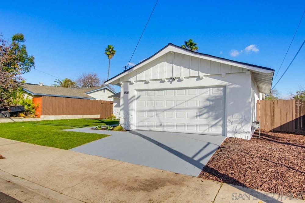 Detail Gallery Image 4 of 30 For 13015  Carriage Rd, Poway,  CA 92064 - 4 Beds | 2 Baths