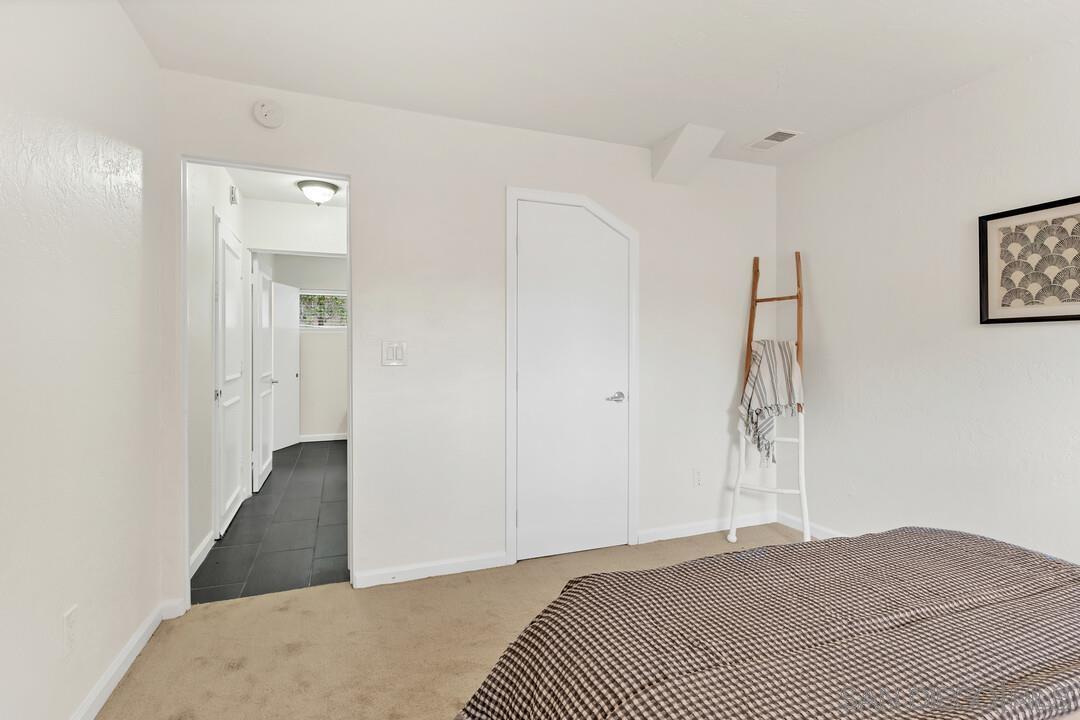 Detail Gallery Image 14 of 43 For 2167  Sunset Dr, Escondido,  CA 92025 - 5 Beds | 2/1 Baths