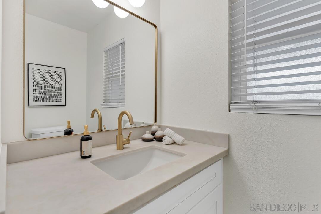Detail Gallery Image 15 of 43 For 2167  Sunset Dr, Escondido,  CA 92025 - 5 Beds | 2/1 Baths