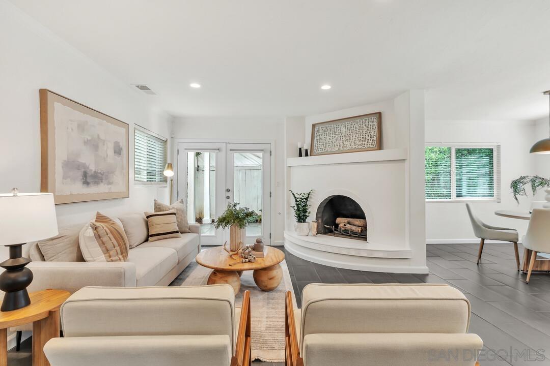 Detail Gallery Image 3 of 43 For 2167  Sunset Dr, Escondido,  CA 92025 - 5 Beds | 2/1 Baths