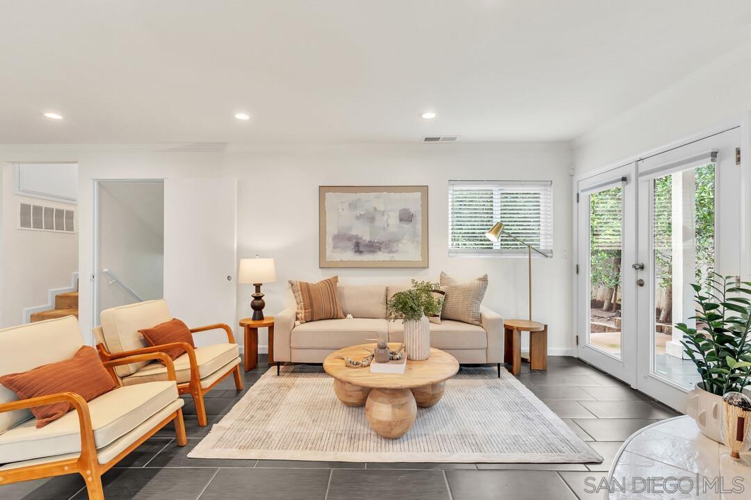 Detail Gallery Image 5 of 43 For 2167  Sunset Dr, Escondido,  CA 92025 - 5 Beds | 2/1 Baths