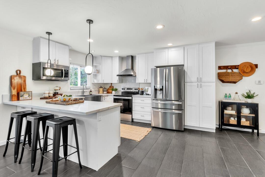 Detail Gallery Image 5 of 43 For 2167  Sunset Dr, Escondido,  CA 92025 - 5 Beds | 2/1 Baths