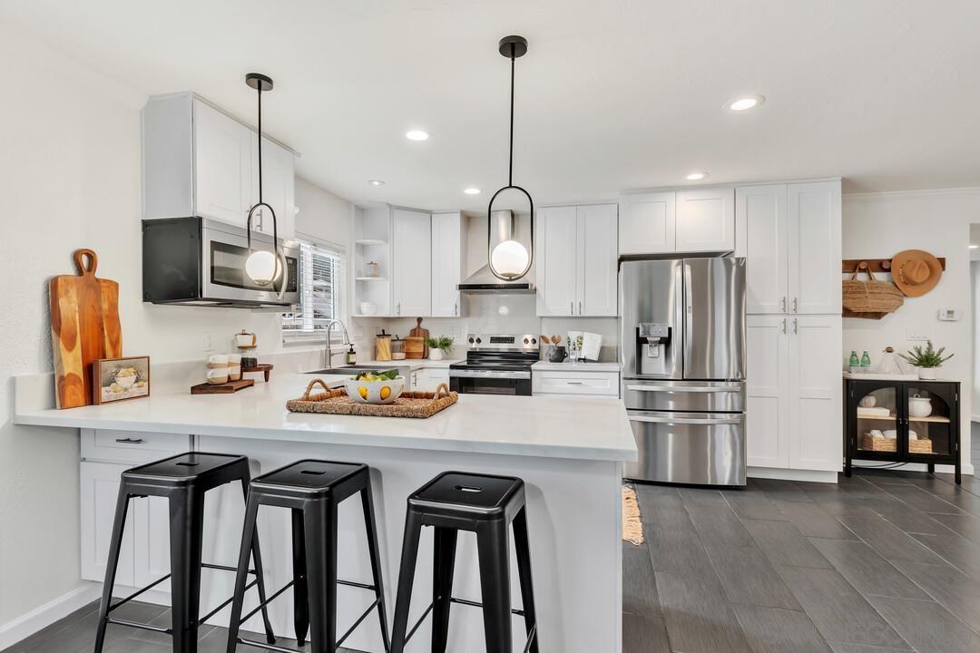 Detail Gallery Image 7 of 43 For 2167  Sunset Dr, Escondido,  CA 92025 - 5 Beds | 2/1 Baths