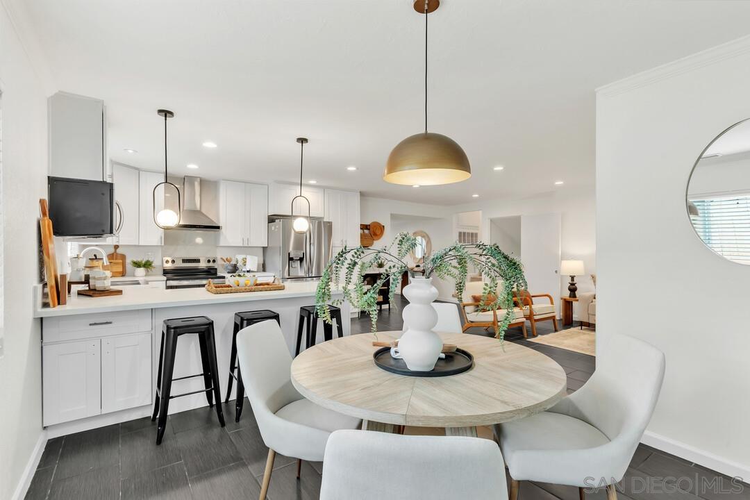 Detail Gallery Image 8 of 43 For 2167  Sunset Dr, Escondido,  CA 92025 - 5 Beds | 2/1 Baths