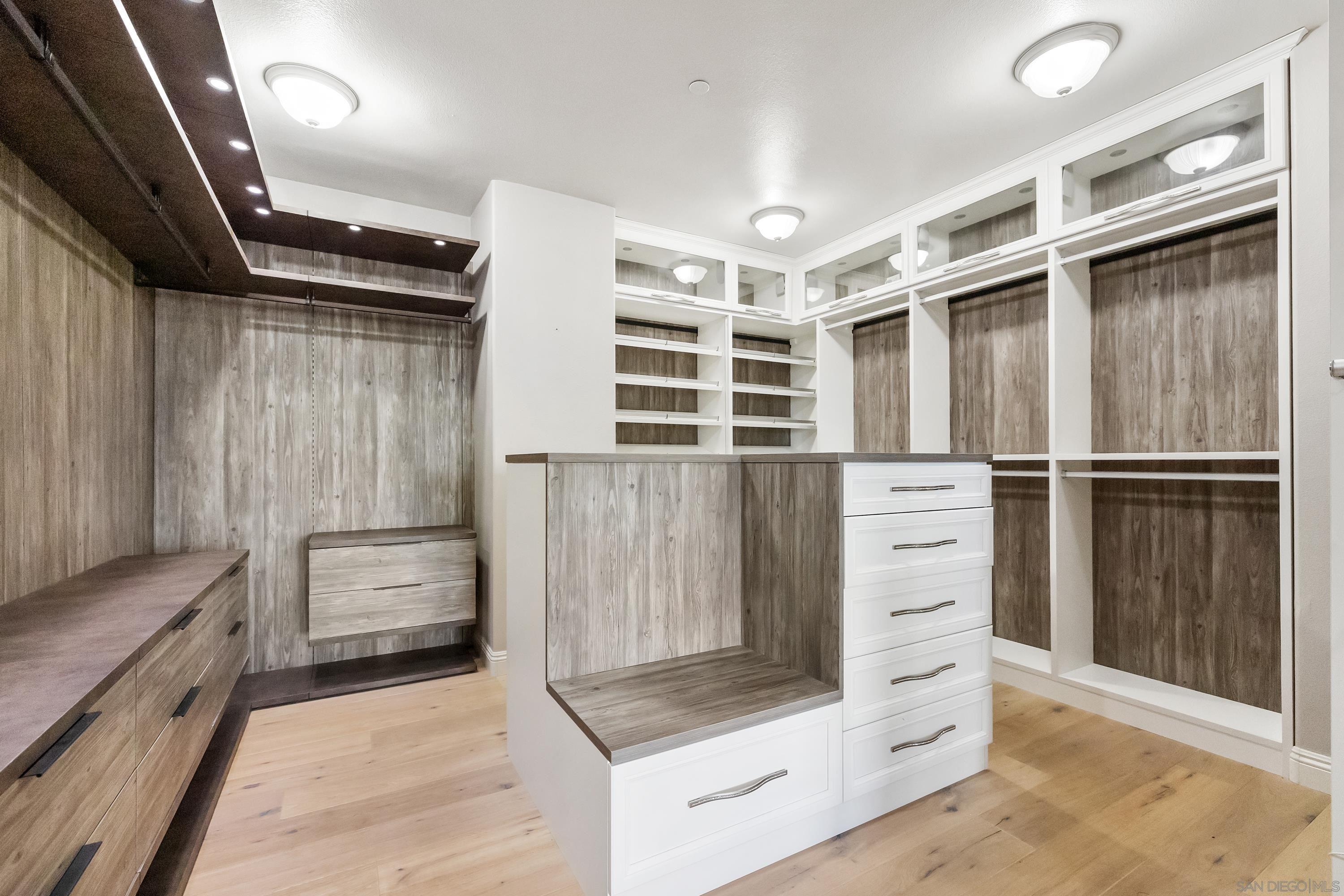 Detail Gallery Image 11 of 36 For 10055  Winecrest Rd, San Diego,  CA 92127 - 7 Beds | 5/1 Baths