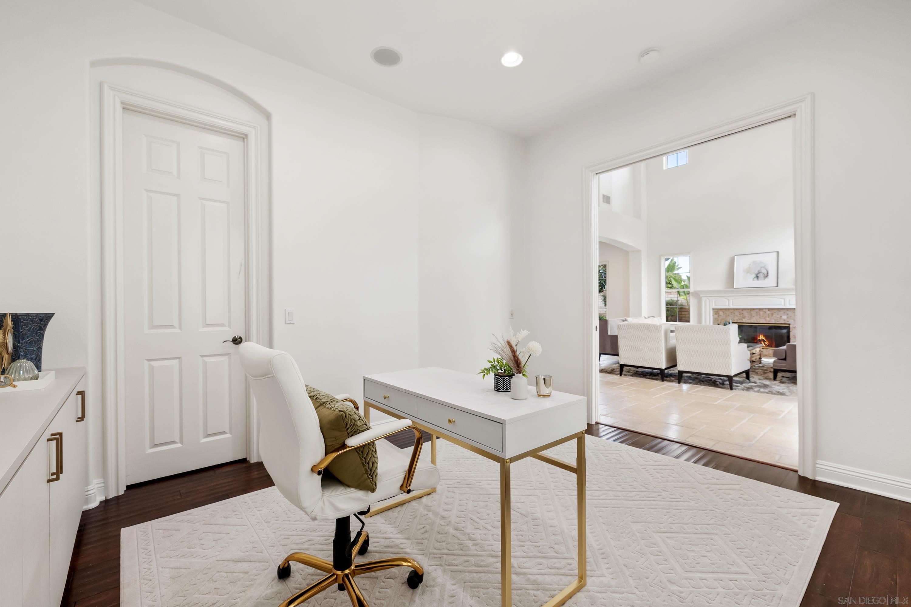 Detail Gallery Image 14 of 36 For 10055  Winecrest Rd, San Diego,  CA 92127 - 7 Beds | 5/1 Baths