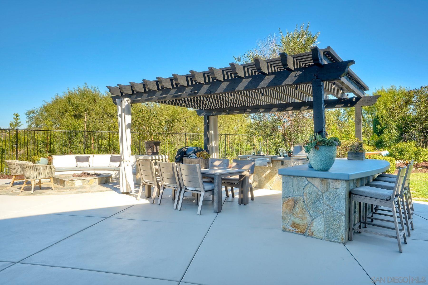 Detail Gallery Image 31 of 36 For 10055  Winecrest Rd, San Diego,  CA 92127 - 7 Beds | 5/1 Baths