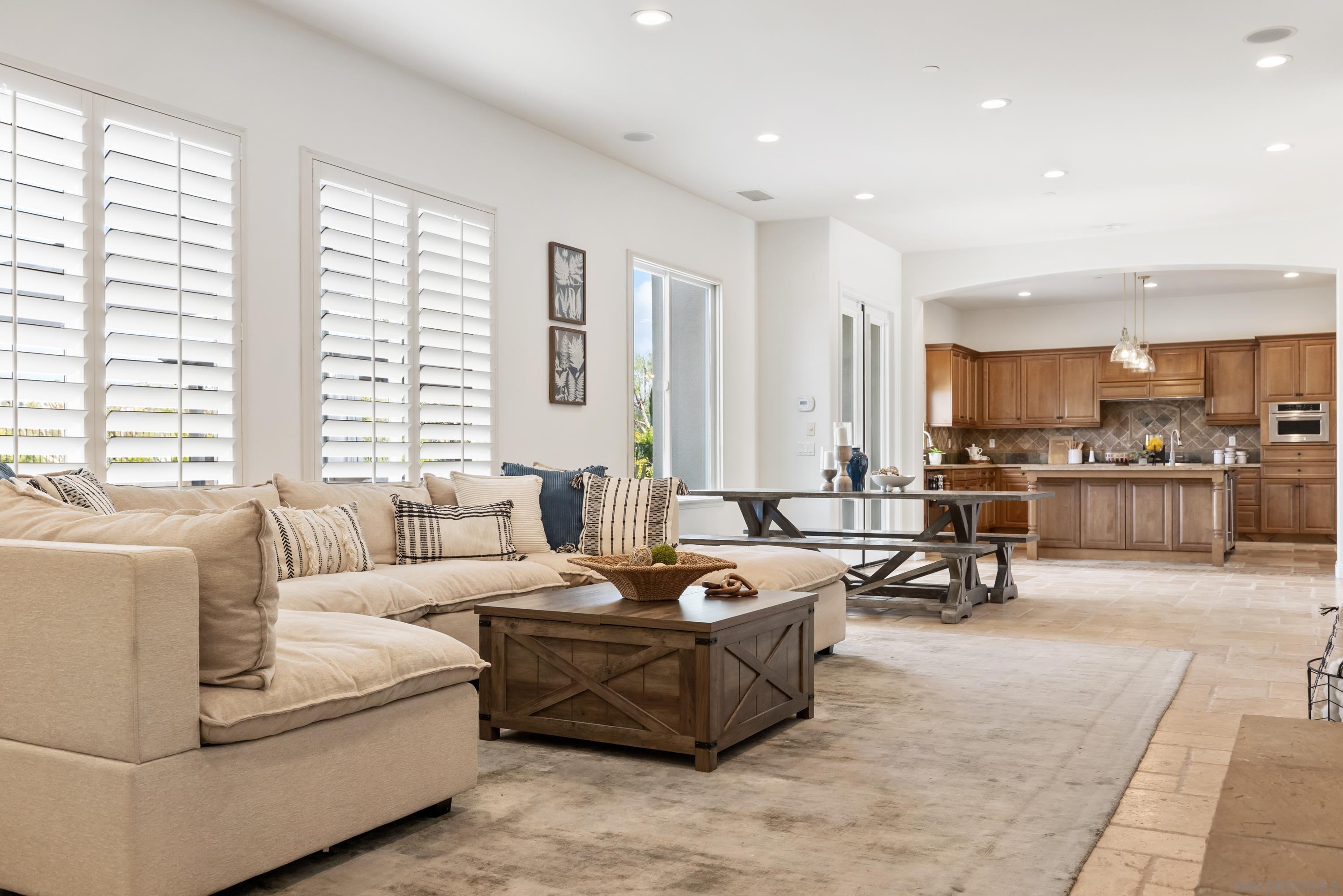 Detail Gallery Image 6 of 36 For 10055  Winecrest Rd, San Diego,  CA 92127 - 7 Beds | 5/1 Baths