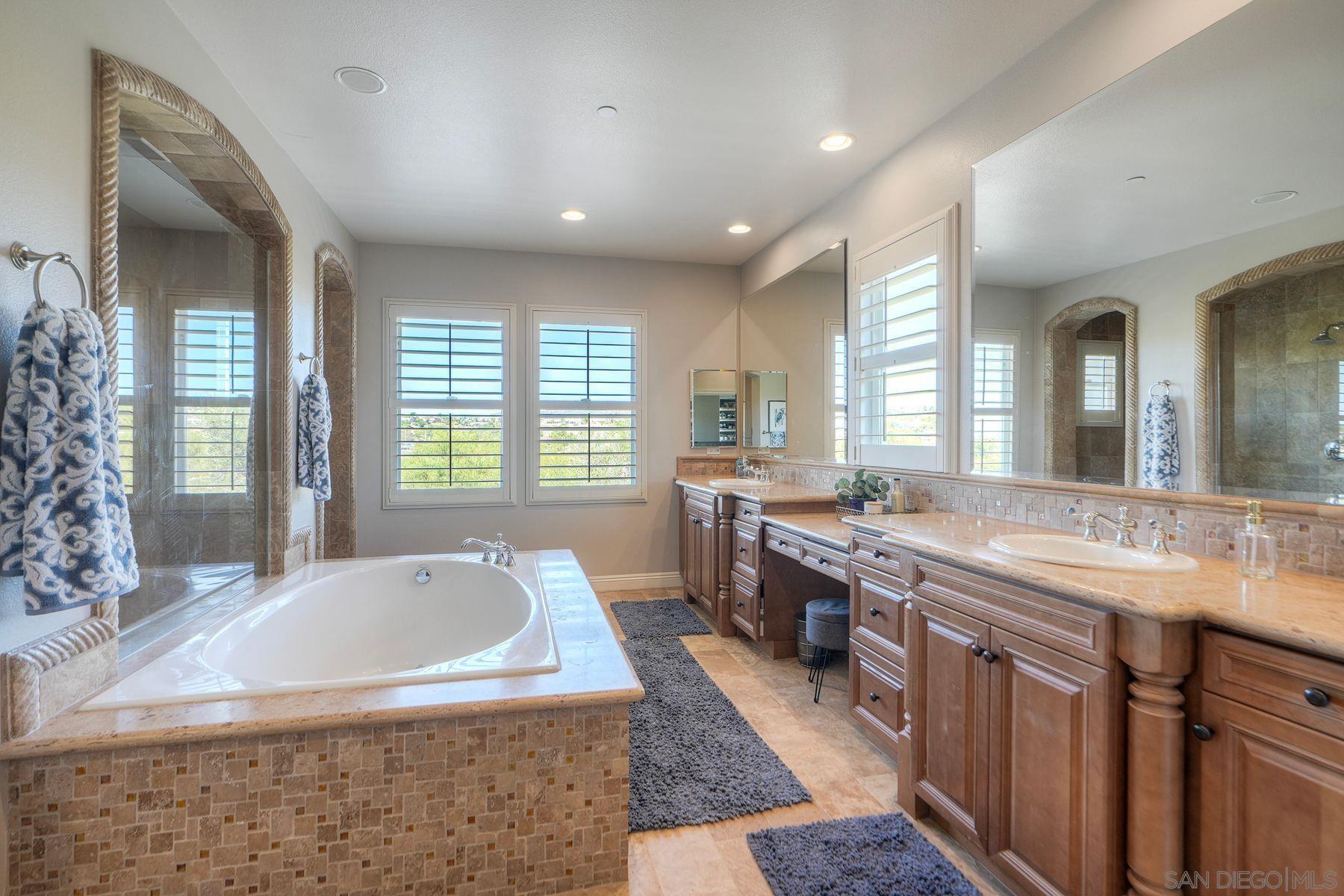 Detail Gallery Image 9 of 36 For 10055  Winecrest Rd, San Diego,  CA 92127 - 7 Beds | 5/1 Baths
