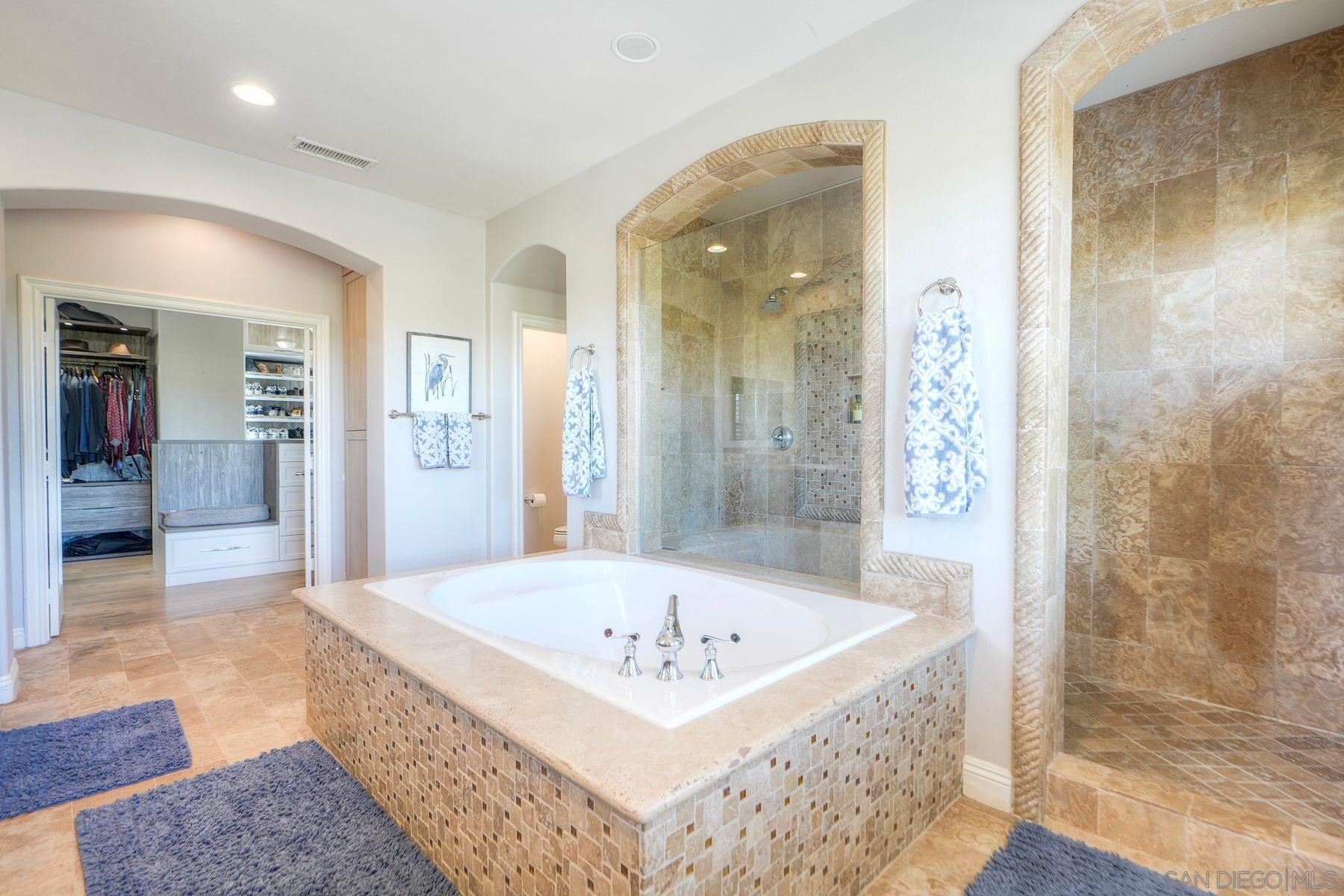 Detail Gallery Image 10 of 36 For 10055  Winecrest Rd, San Diego,  CA 92127 - 7 Beds | 5/1 Baths