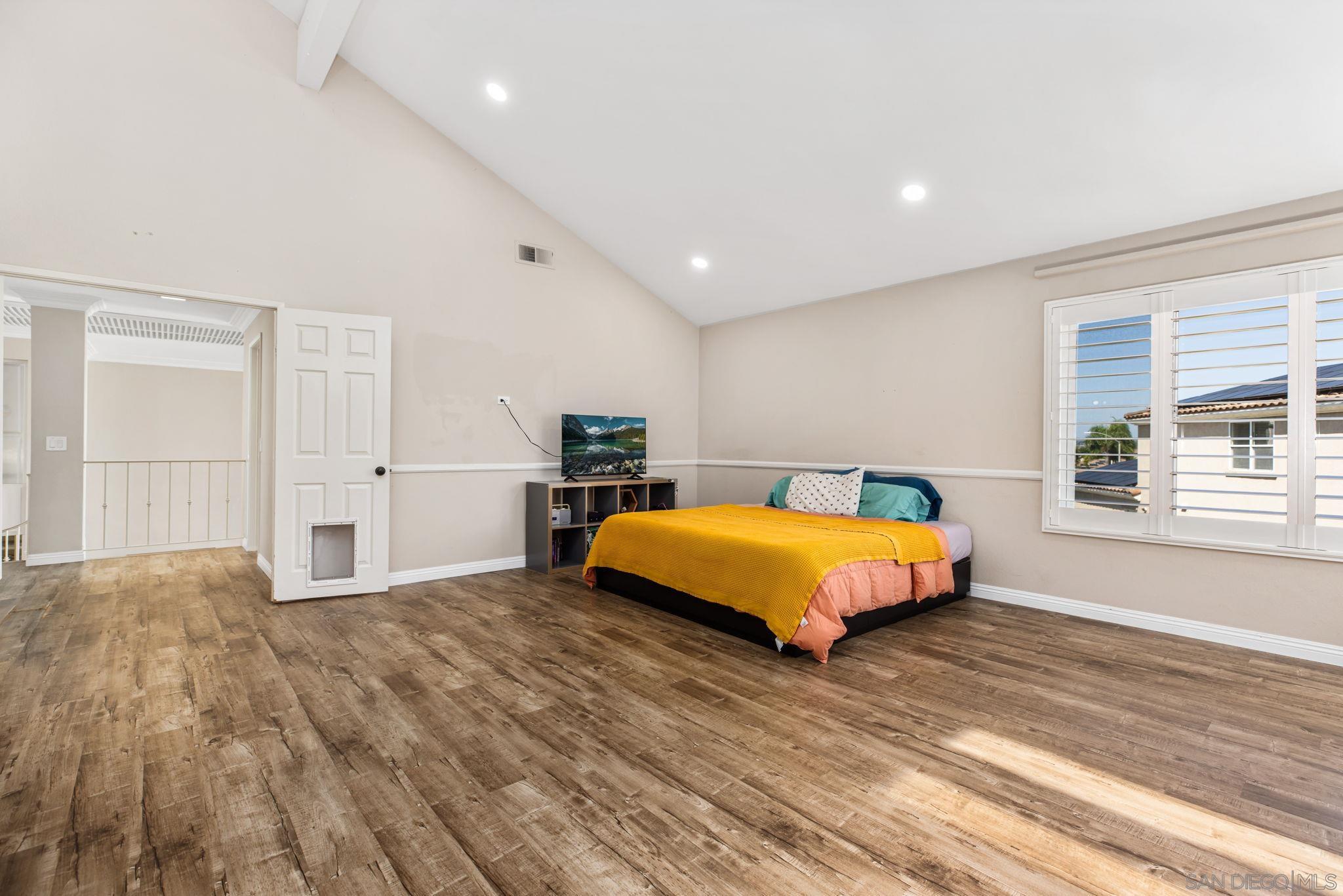 Detail Gallery Image 16 of 38 For 12434  Cloudesly Dr, San Diego,  CA 92128 - 6 Beds | 4/1 Baths