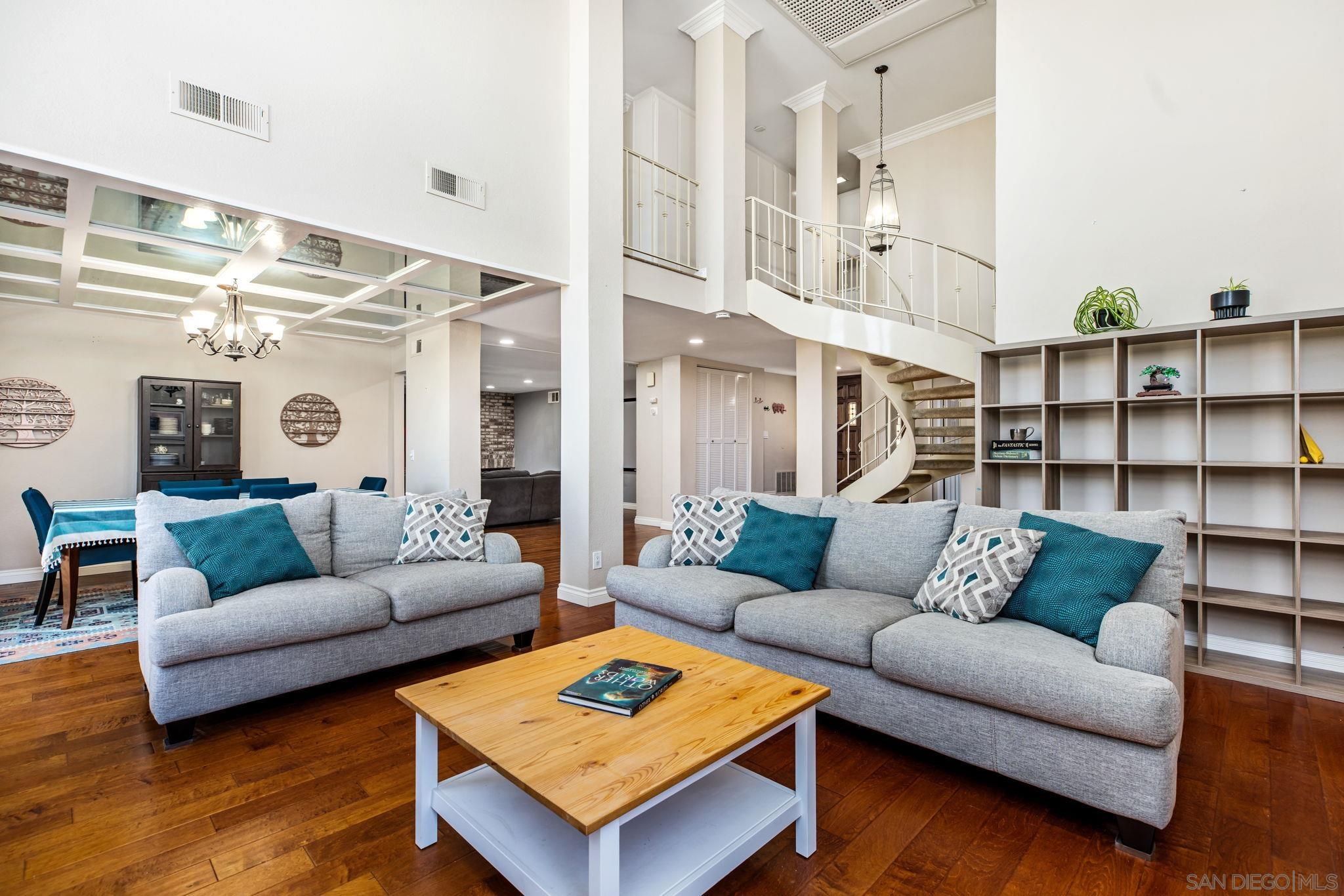 Detail Gallery Image 3 of 38 For 12434  Cloudesly Dr, San Diego,  CA 92128 - 6 Beds | 4/1 Baths