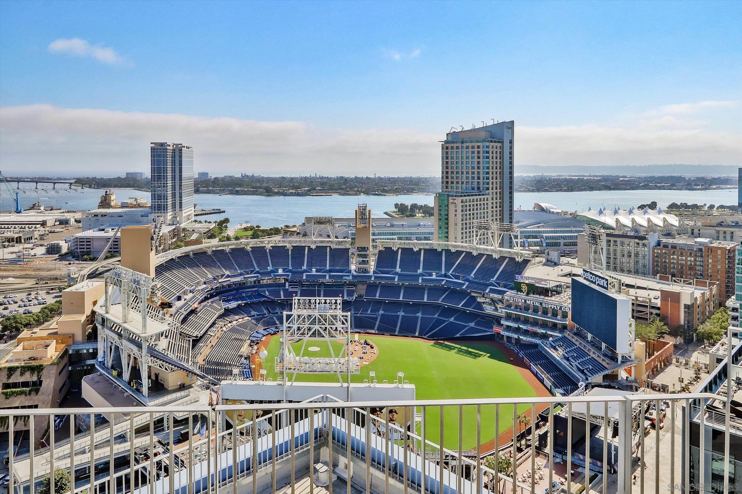 Detail Gallery Image 13 of 45 For 350  11th Ave  #922,  San Diego,  CA 92101 - 2 Beds | 2/1 Baths