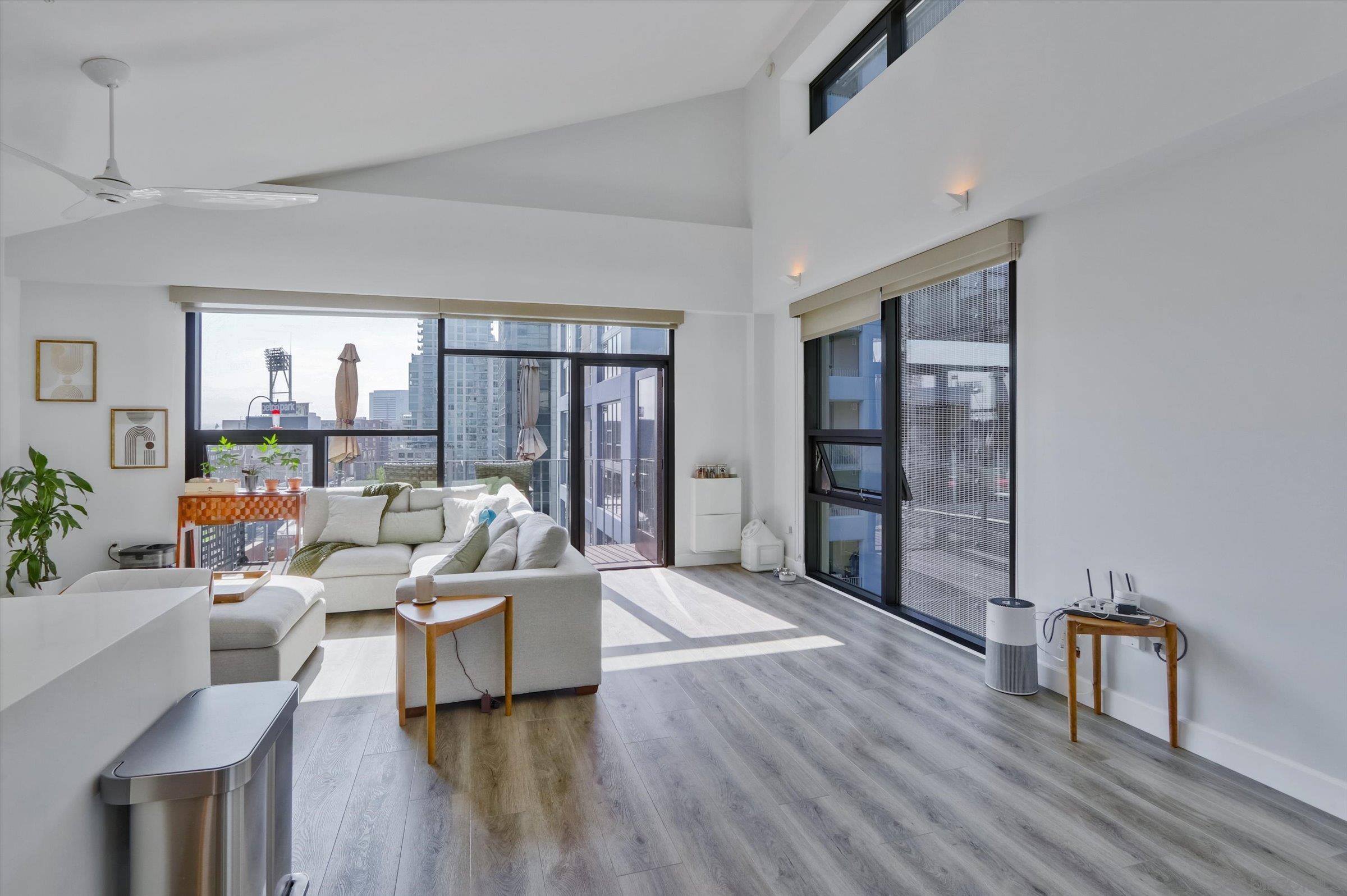 Detail Gallery Image 3 of 45 For 350  11th Ave  #922,  San Diego,  CA 92101 - 2 Beds | 2/1 Baths