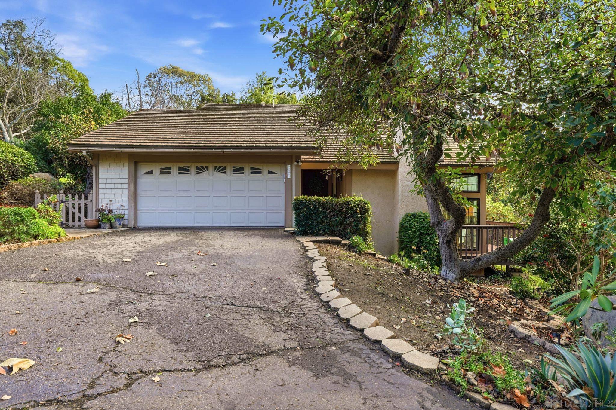 Detail Gallery Image 5 of 57 For 1571  Woody Hills Dr, El Cajon,  CA 92019 - 4 Beds | 2/1 Baths