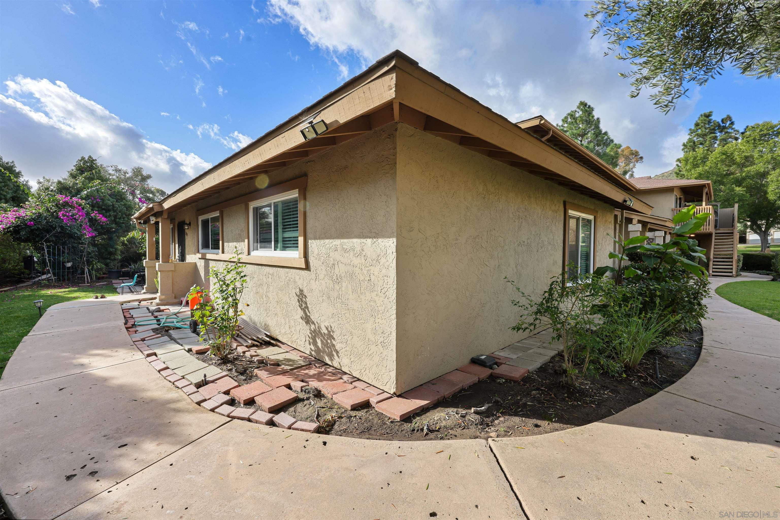 Detail Gallery Image 5 of 23 For 8035  Calle Fanita, Santee,  CA 92071 - 3 Beds | 2 Baths