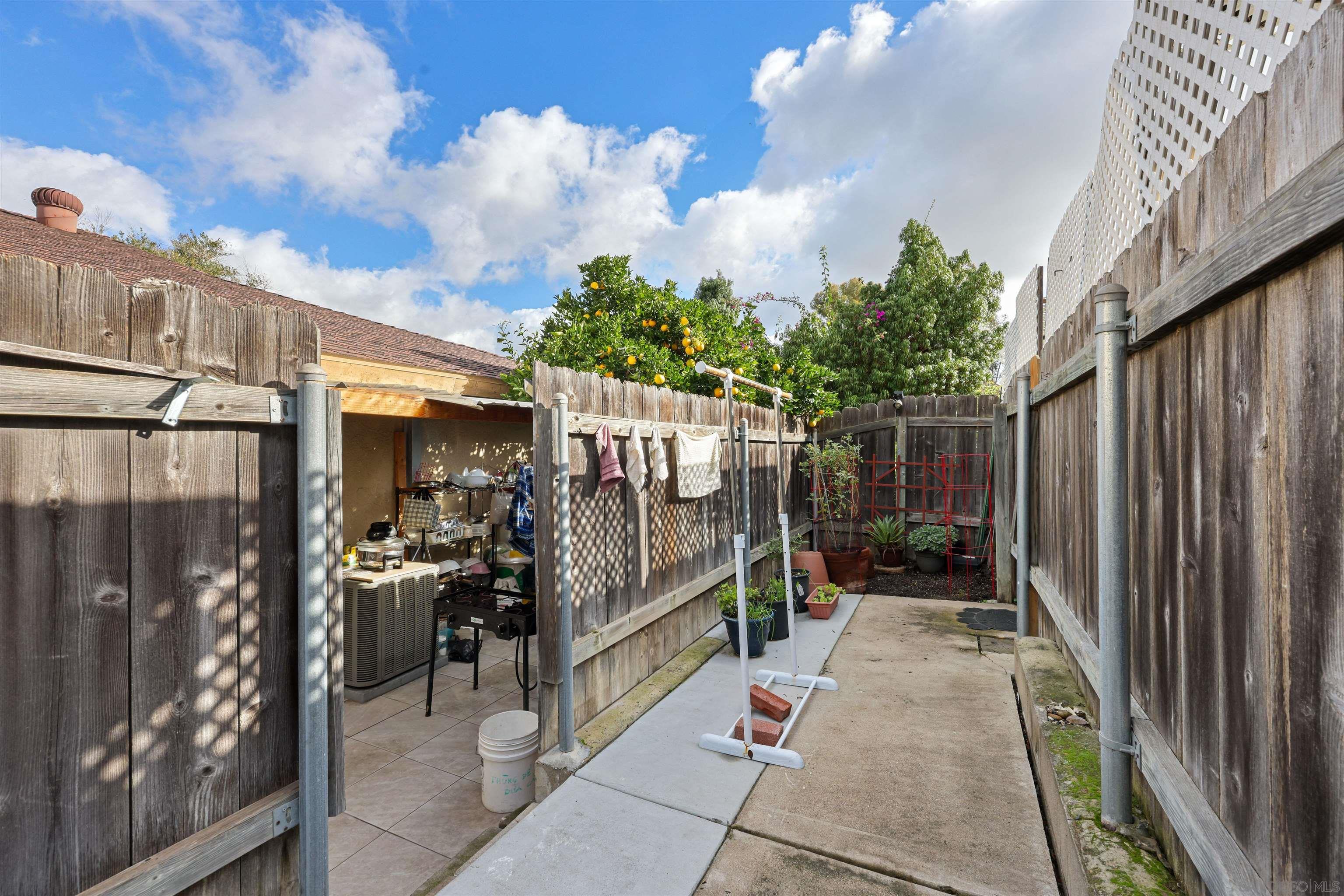 Detail Gallery Image 7 of 23 For 8035  Calle Fanita, Santee,  CA 92071 - 3 Beds | 2 Baths