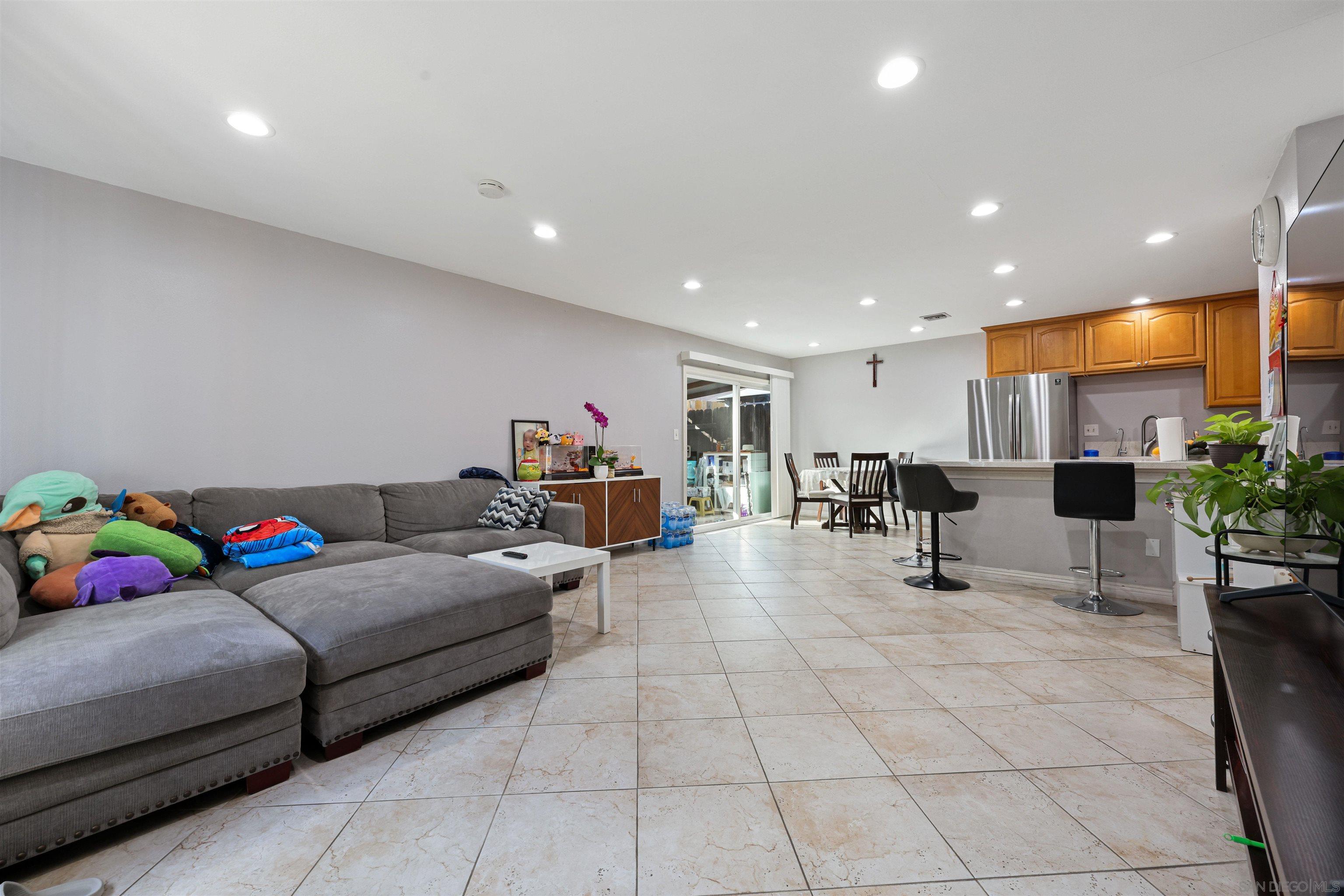 Detail Gallery Image 10 of 23 For 8035  Calle Fanita, Santee,  CA 92071 - 3 Beds | 2 Baths