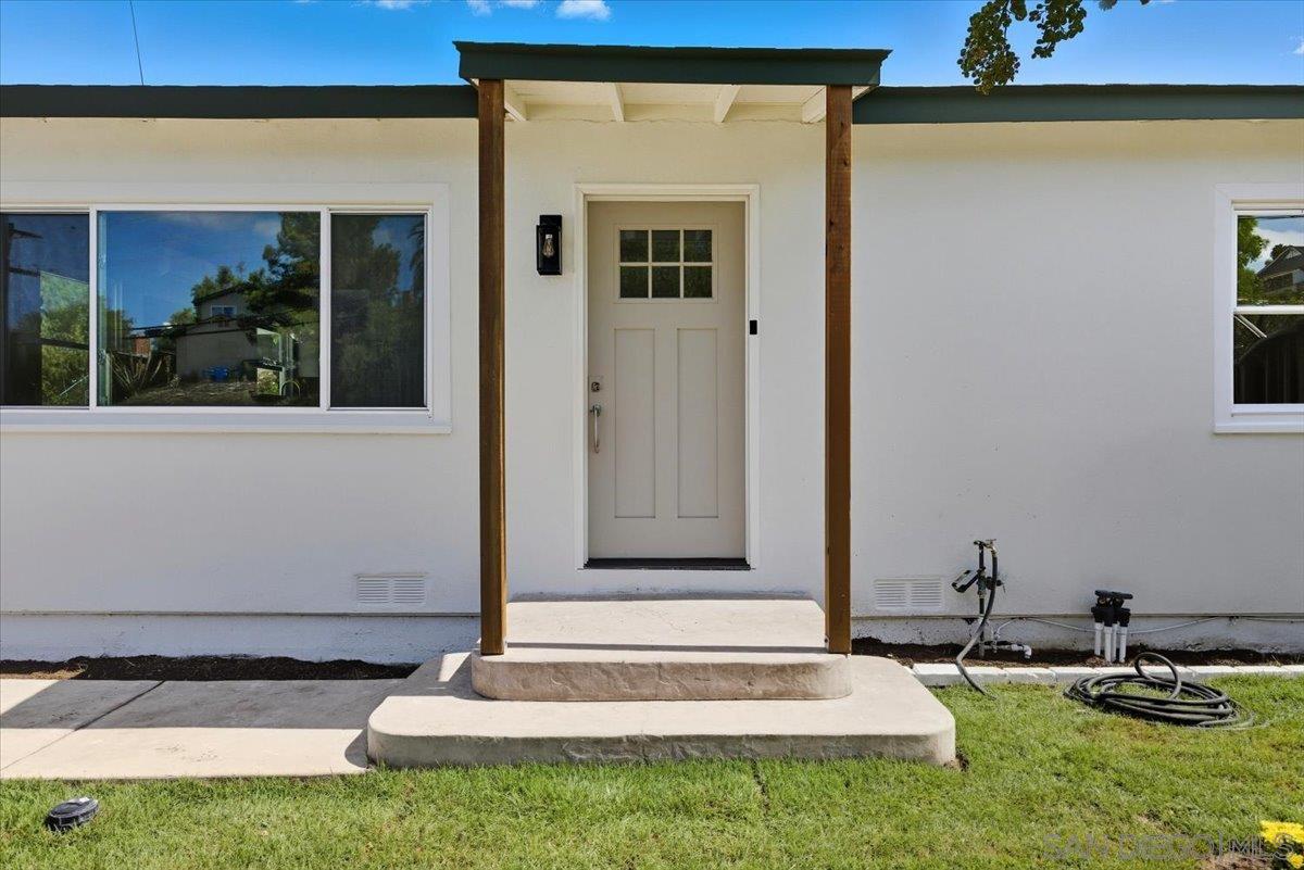 Detail Gallery Image 3 of 28 For 2039  Winnett St, San Diego,  CA 92114 - 3 Beds | 2 Baths