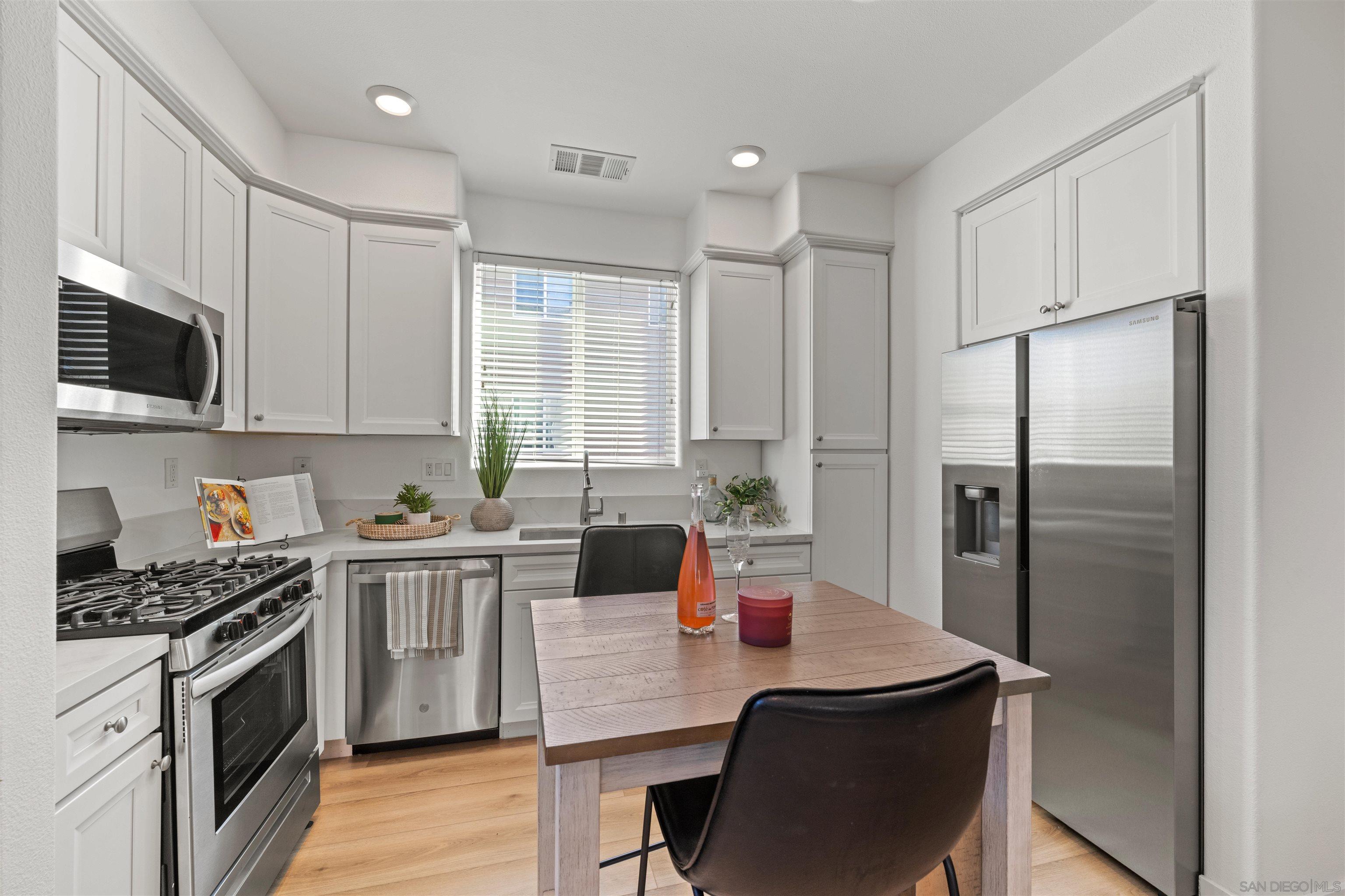 Detail Gallery Image 8 of 38 For 2770  Sparta Rd  #16,  Chula Vista,  CA 91915 - 2 Beds | 2/1 Baths