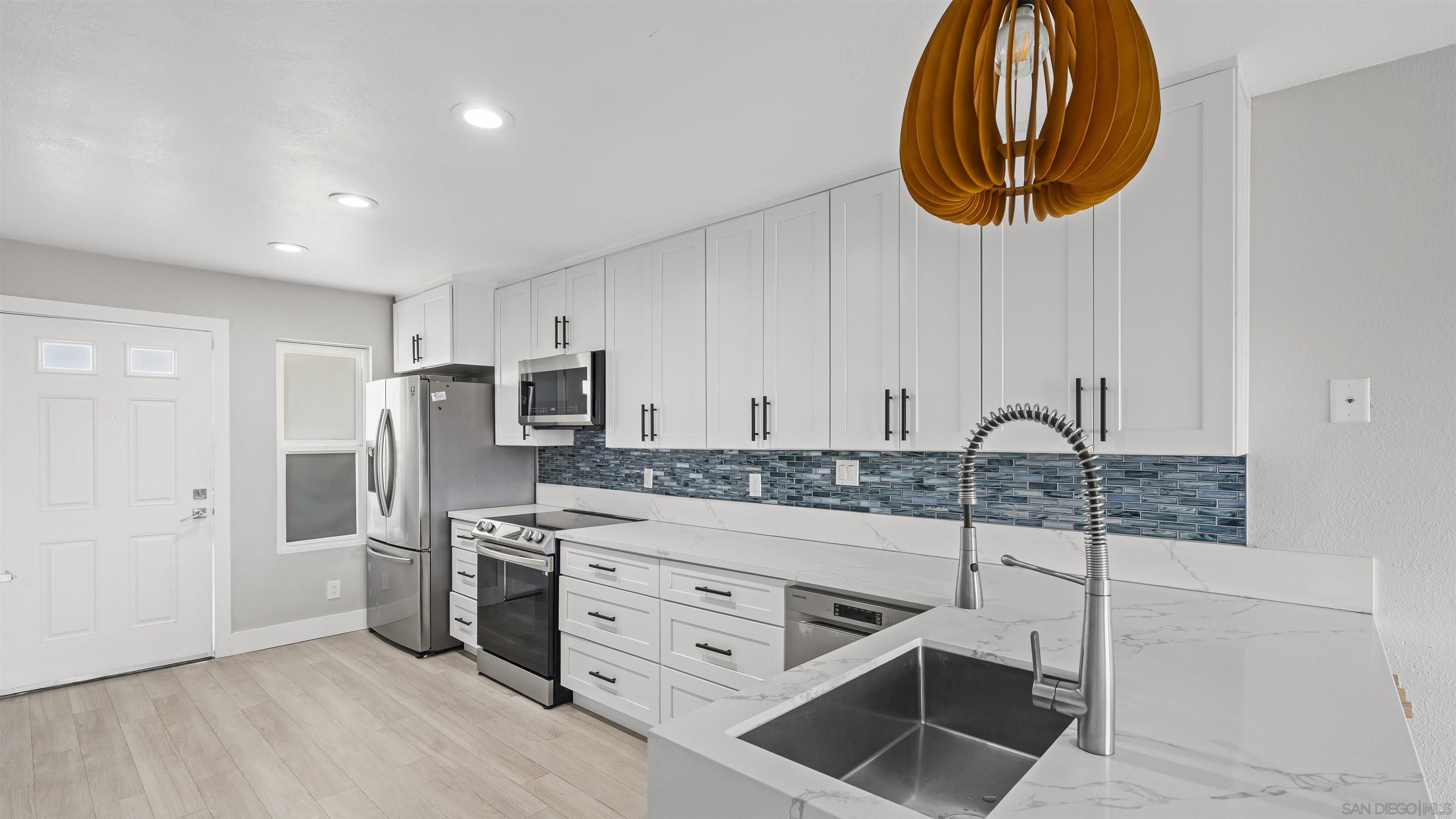 Detail Gallery Image 2 of 21 For 1111  Seacoast Dr.  #50,  Imperial Beach,  CA 91932 - 2 Beds | 1/1 Baths