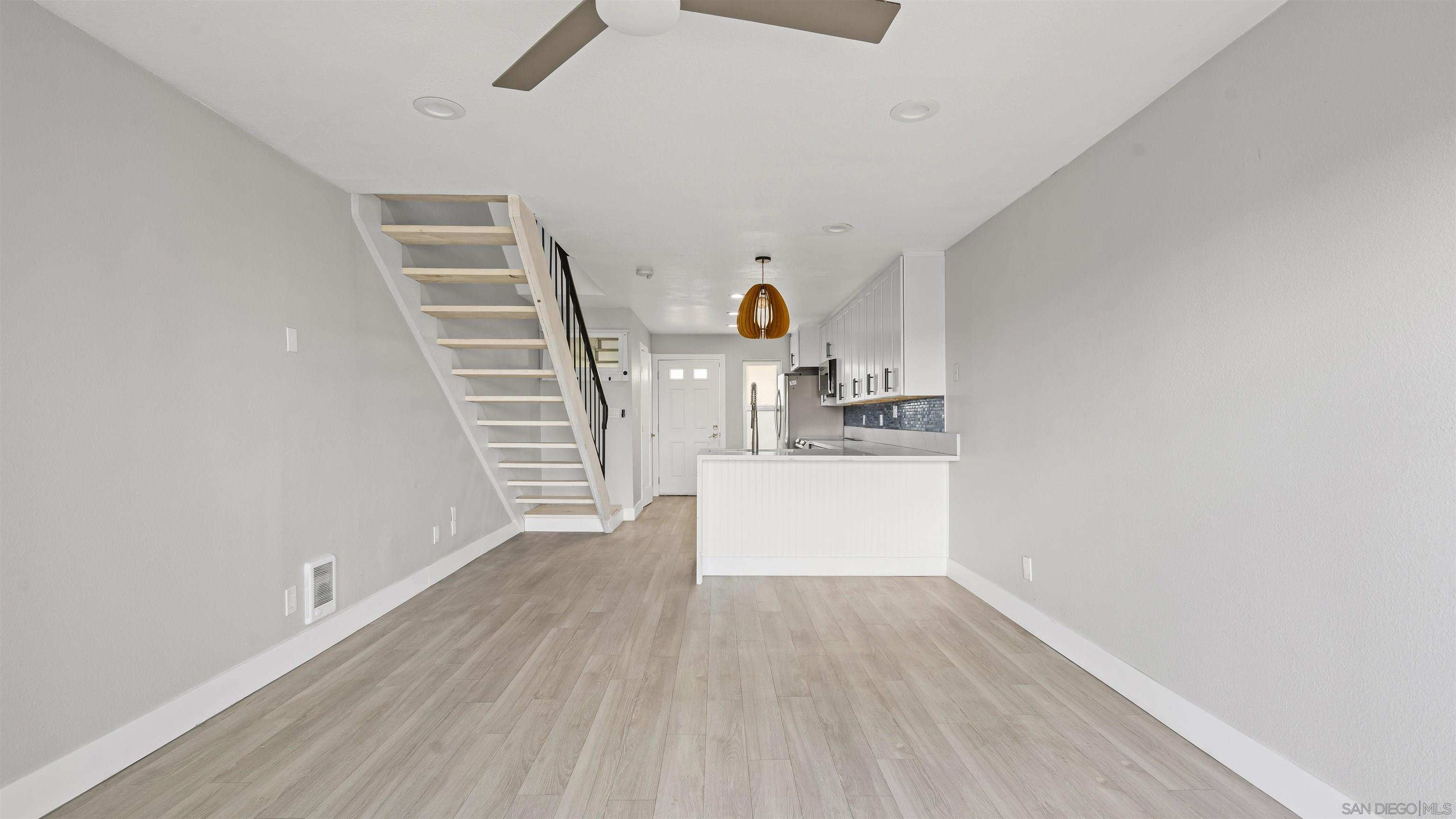 Detail Gallery Image 3 of 26 For 1111  Seacoast Dr.  #50,  Imperial Beach,  CA 91932 - 2 Beds | 1/1 Baths