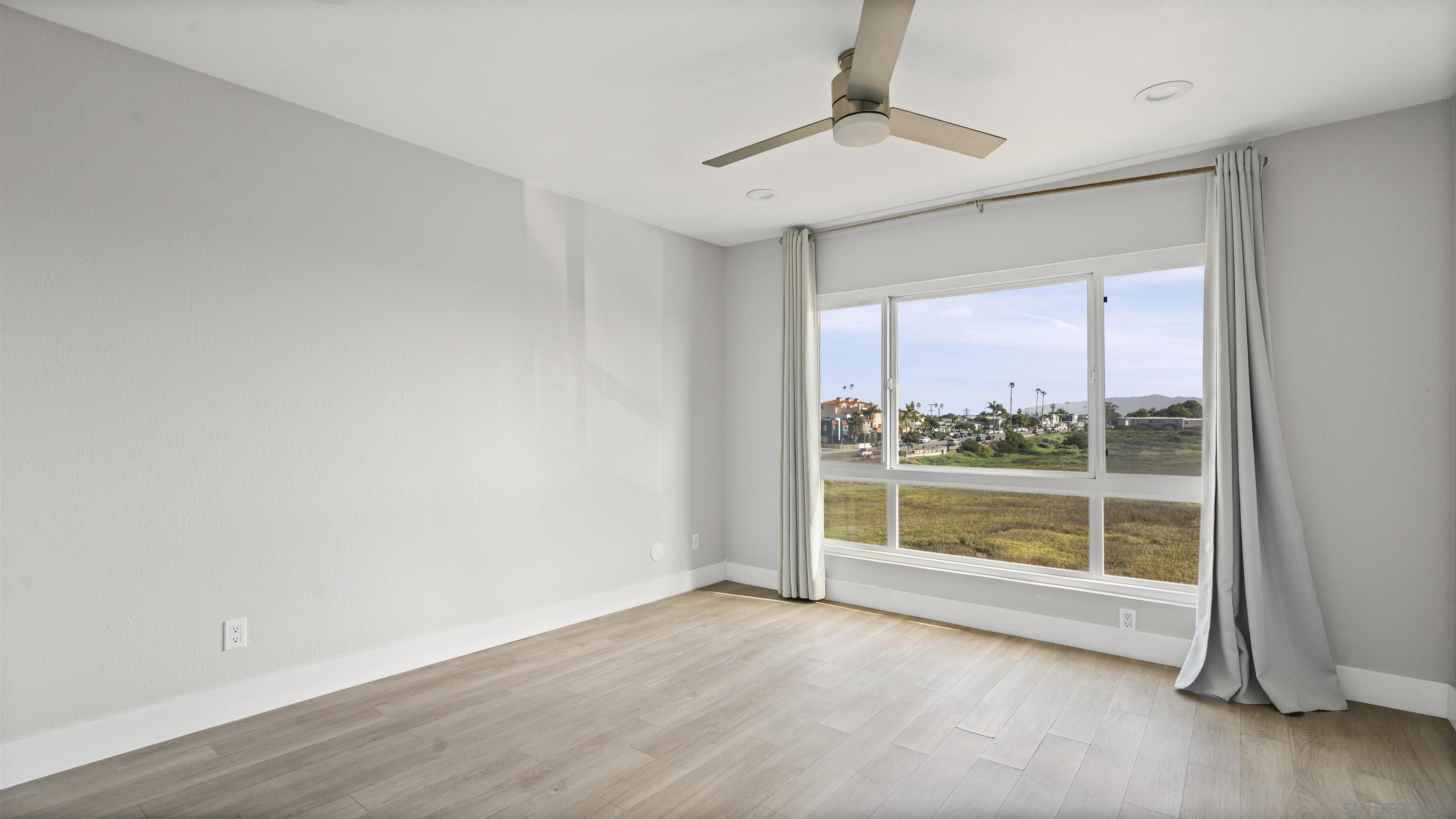 Detail Gallery Image 10 of 21 For 1111  Seacoast Dr.  #50,  Imperial Beach,  CA 91932 - 2 Beds | 1/1 Baths