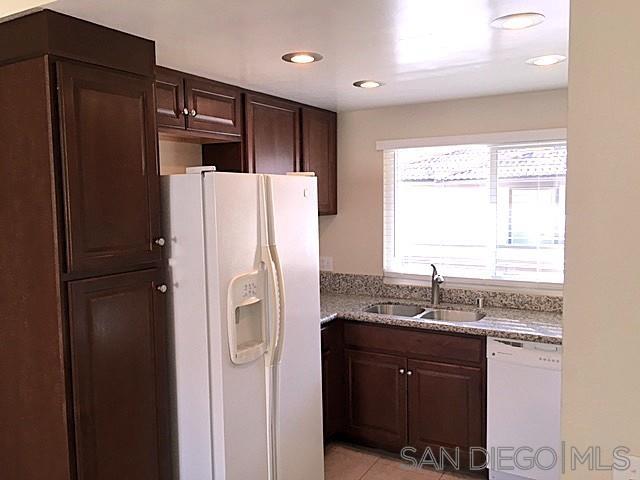 Detail Gallery Image 4 of 8 For 9821  Caspi Gardens  #8,  Santee,  CA 92071 - 2 Beds | 1/1 Baths