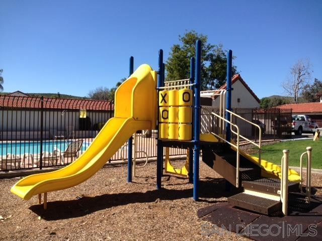 Detail Gallery Image 7 of 8 For 9821  Caspi Gardens  #8,  Santee,  CA 92071 - 2 Beds | 1/1 Baths