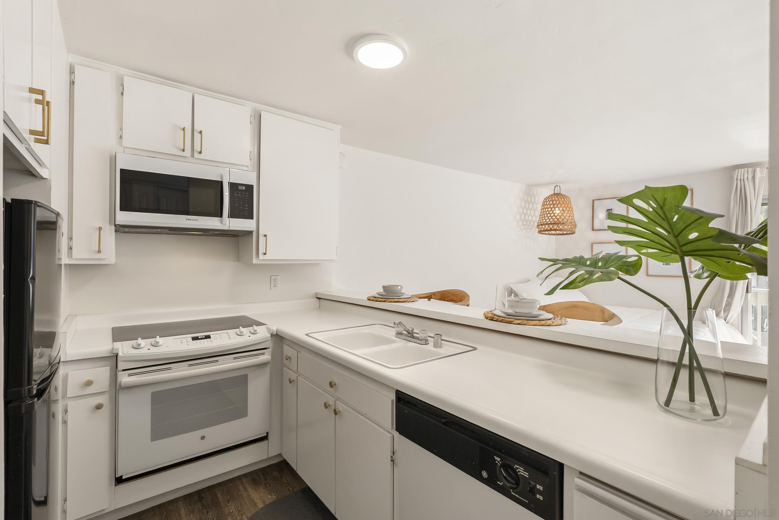 Detail Gallery Image 5 of 63 For 1885  Diamond St  #2-222,  San Diego,  CA 92109 - 0 Beds | 1 Baths