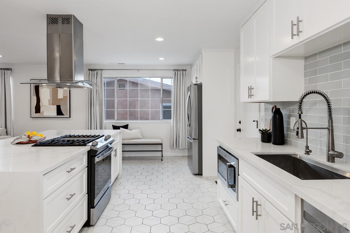 Detail Gallery Image 3 of 29 For 7541  Salizar St, San Diego,  CA 92111 - 4 Beds | 2 Baths