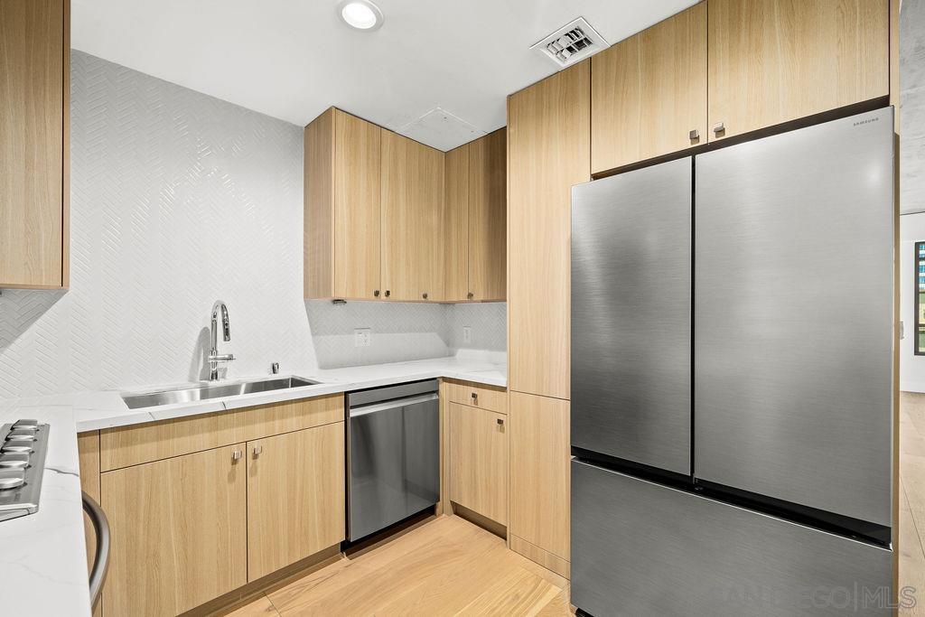 Detail Gallery Image 11 of 31 For 801  Ash St  #402,  San Diego,  CA 92101 - 2 Beds | 2 Baths