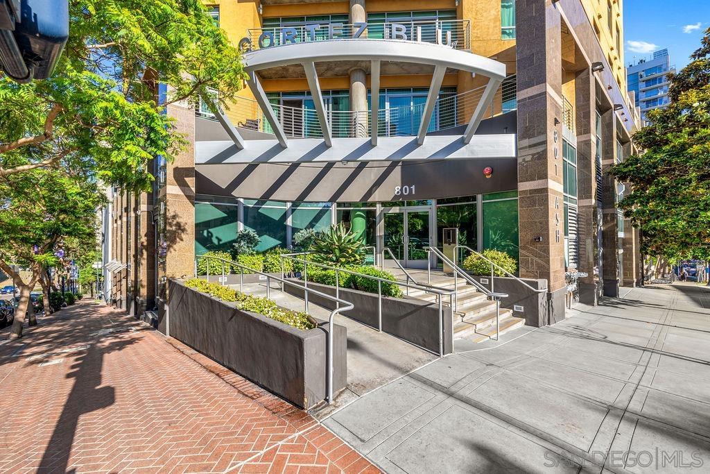 Detail Gallery Image 4 of 31 For 801  Ash St  #402,  San Diego,  CA 92101 - 2 Beds | 2 Baths