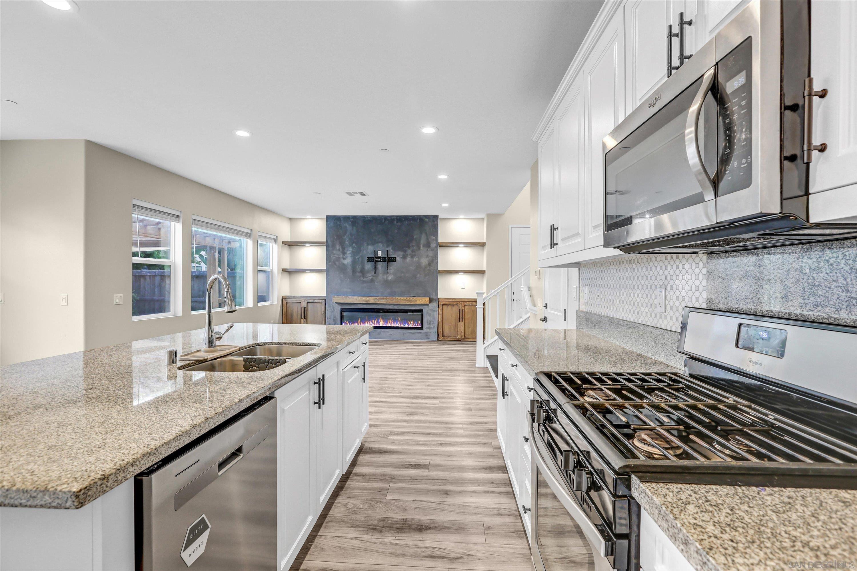 Detail Gallery Image 11 of 31 For 1250  Camino Carmelo, Chula Vista,  CA 91913 - 4 Beds | 3 Baths