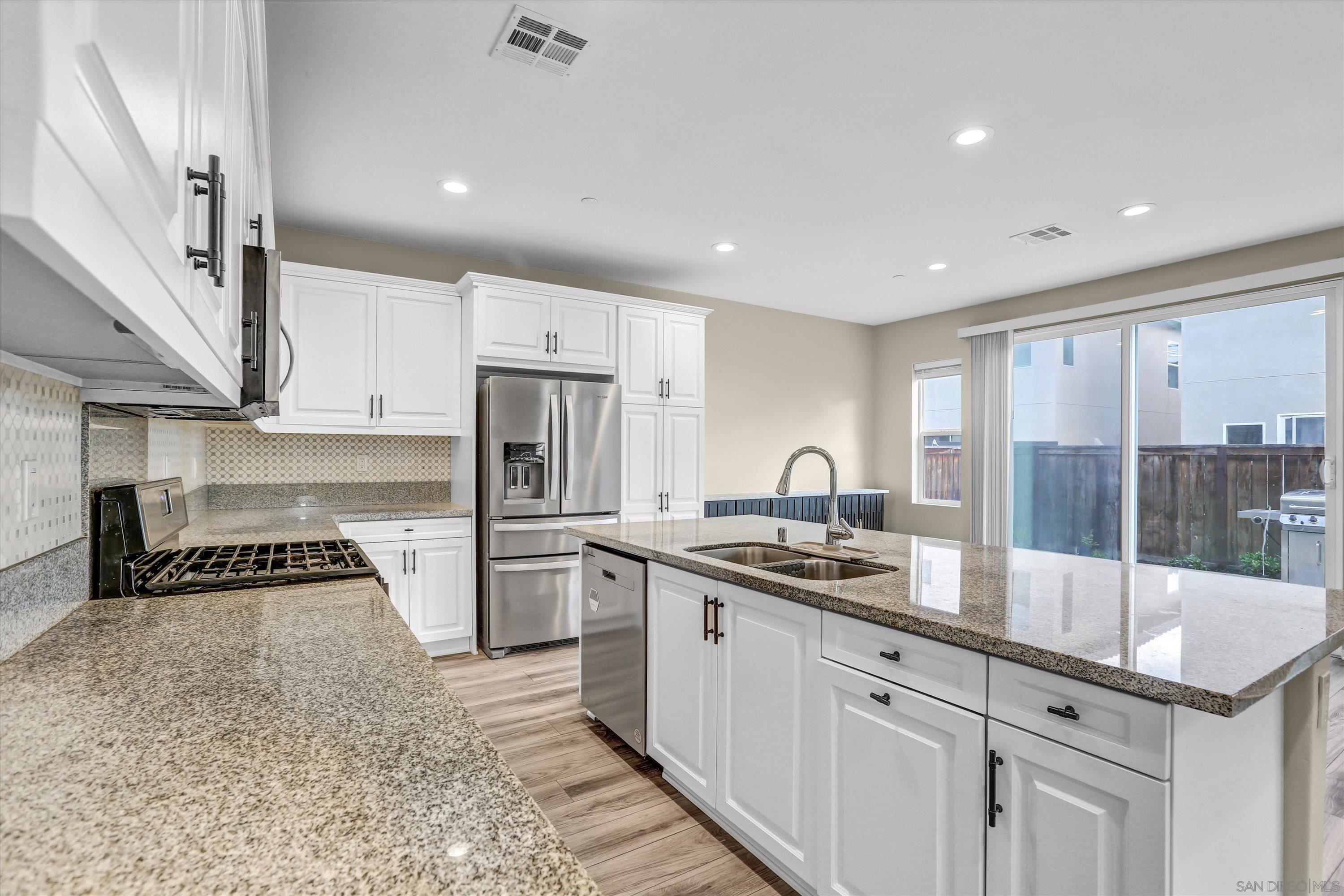 Detail Gallery Image 12 of 31 For 1250  Camino Carmelo, Chula Vista,  CA 91913 - 4 Beds | 3 Baths