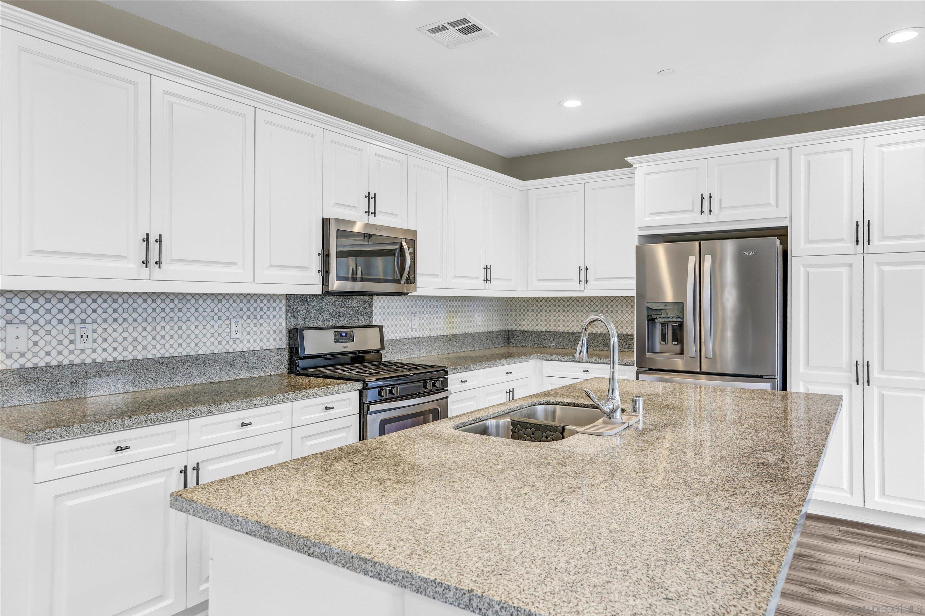 Detail Gallery Image 4 of 31 For 1250  Camino Carmelo, Chula Vista,  CA 91913 - 4 Beds | 3 Baths