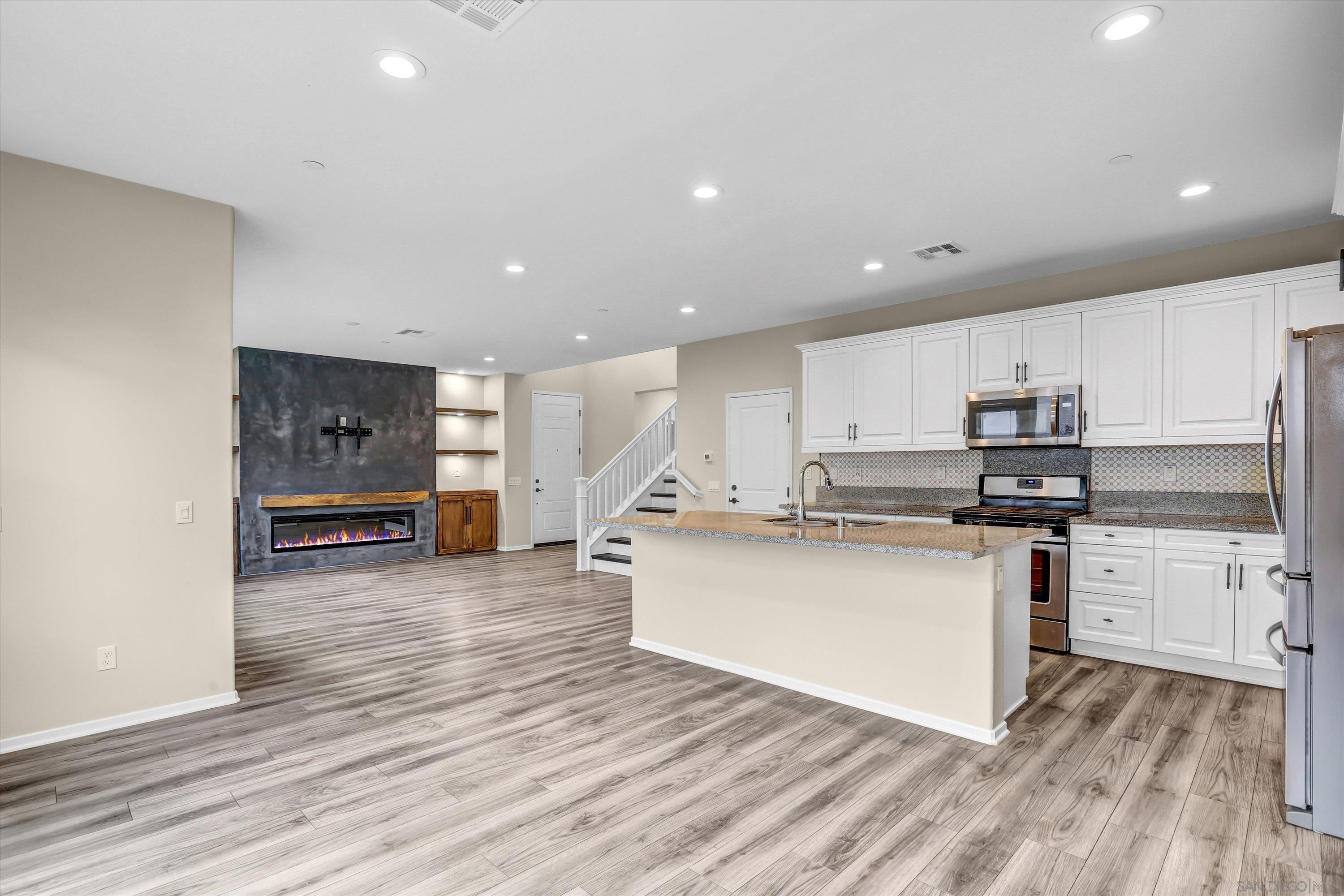 Detail Gallery Image 5 of 31 For 1250  Camino Carmelo, Chula Vista,  CA 91913 - 4 Beds | 3 Baths