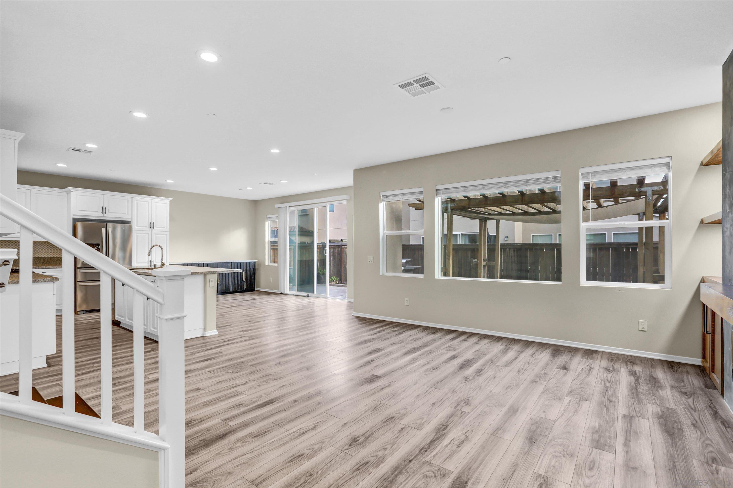 Detail Gallery Image 10 of 31 For 1250  Camino Carmelo, Chula Vista,  CA 91913 - 4 Beds | 3 Baths