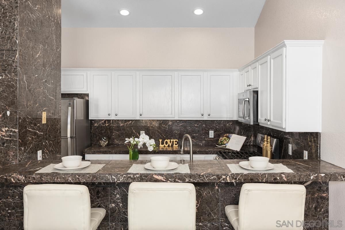 Detail Gallery Image 6 of 17 For 3635  3rd  #3,  San Diego,  CA 92103 - 3 Beds | 2/1 Baths