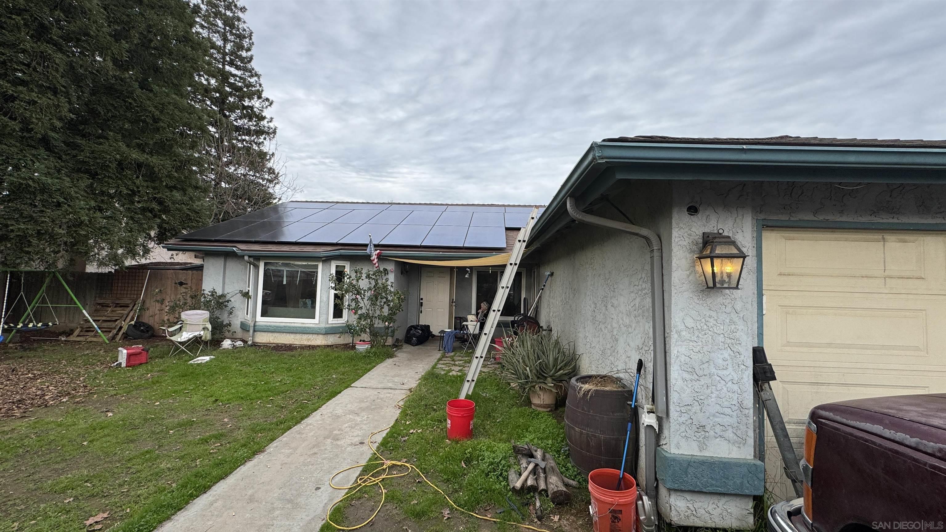 Detail Gallery Image 2 of 34 For 3642 W Redlands Ave, Fresno,  CA 93722 - 3 Beds | 2 Baths