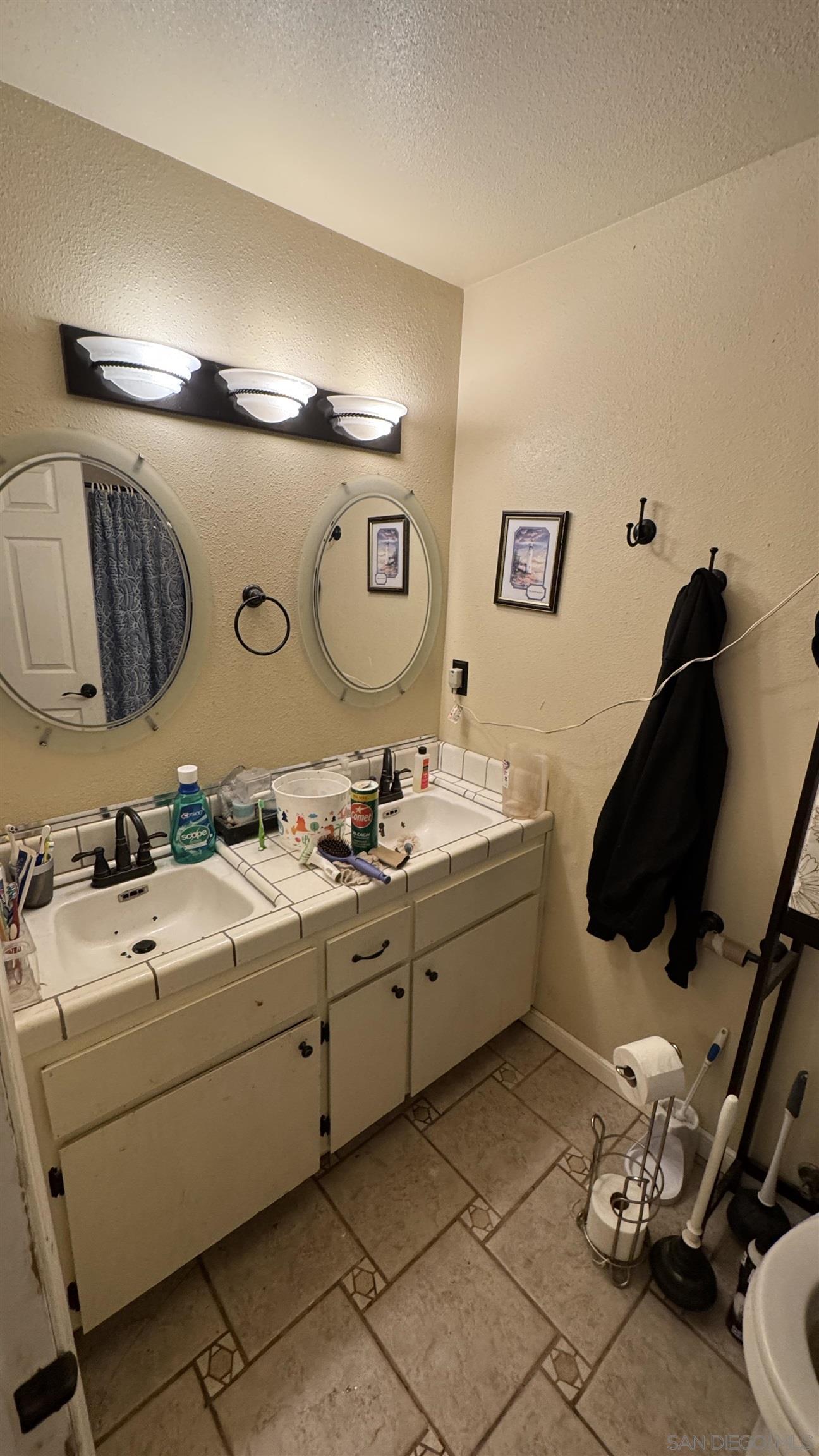 Detail Gallery Image 12 of 34 For 3642 W Redlands Ave, Fresno,  CA 93722 - 3 Beds | 2 Baths