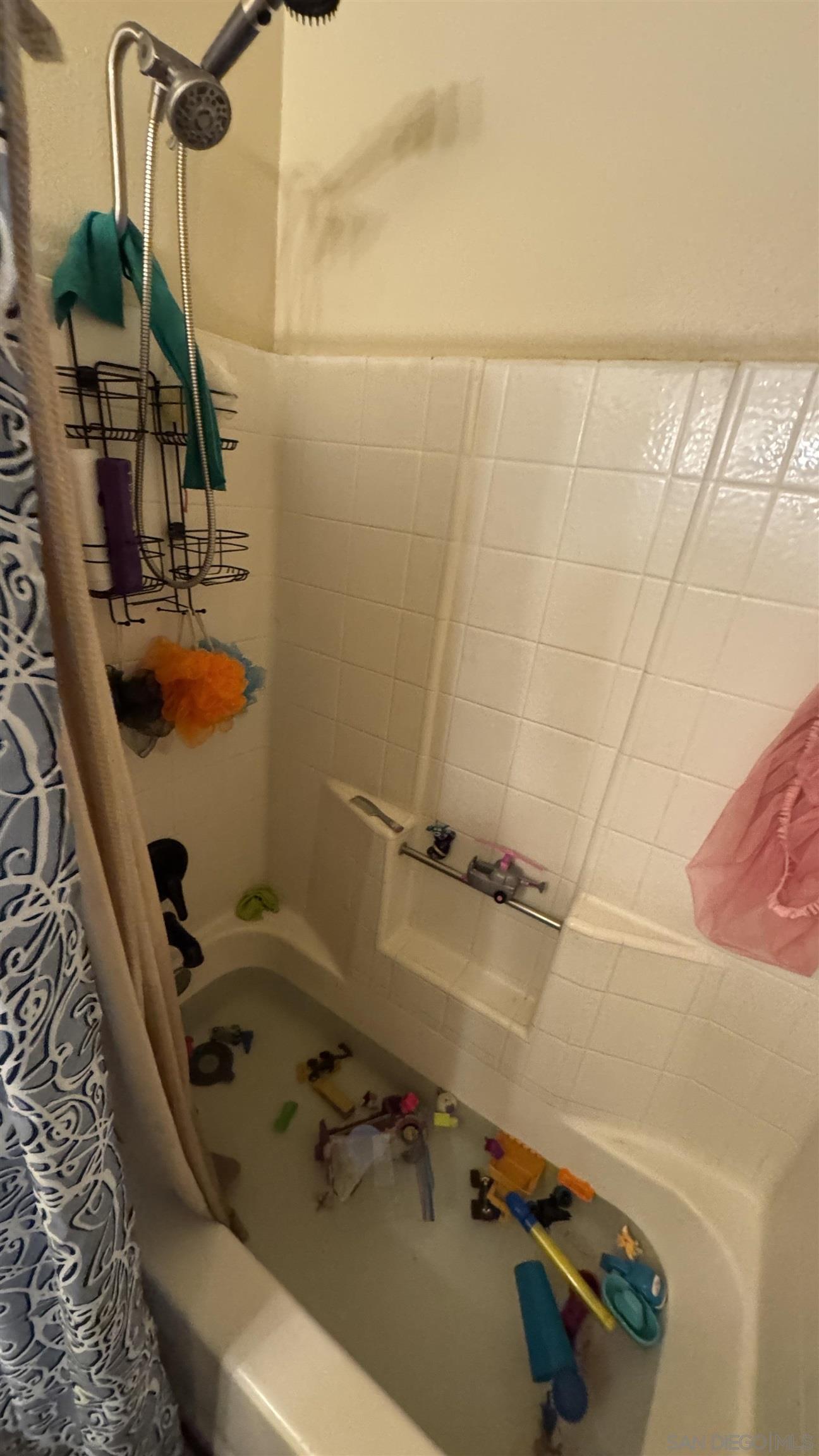 Detail Gallery Image 13 of 34 For 3642 W Redlands Ave, Fresno,  CA 93722 - 3 Beds | 2 Baths