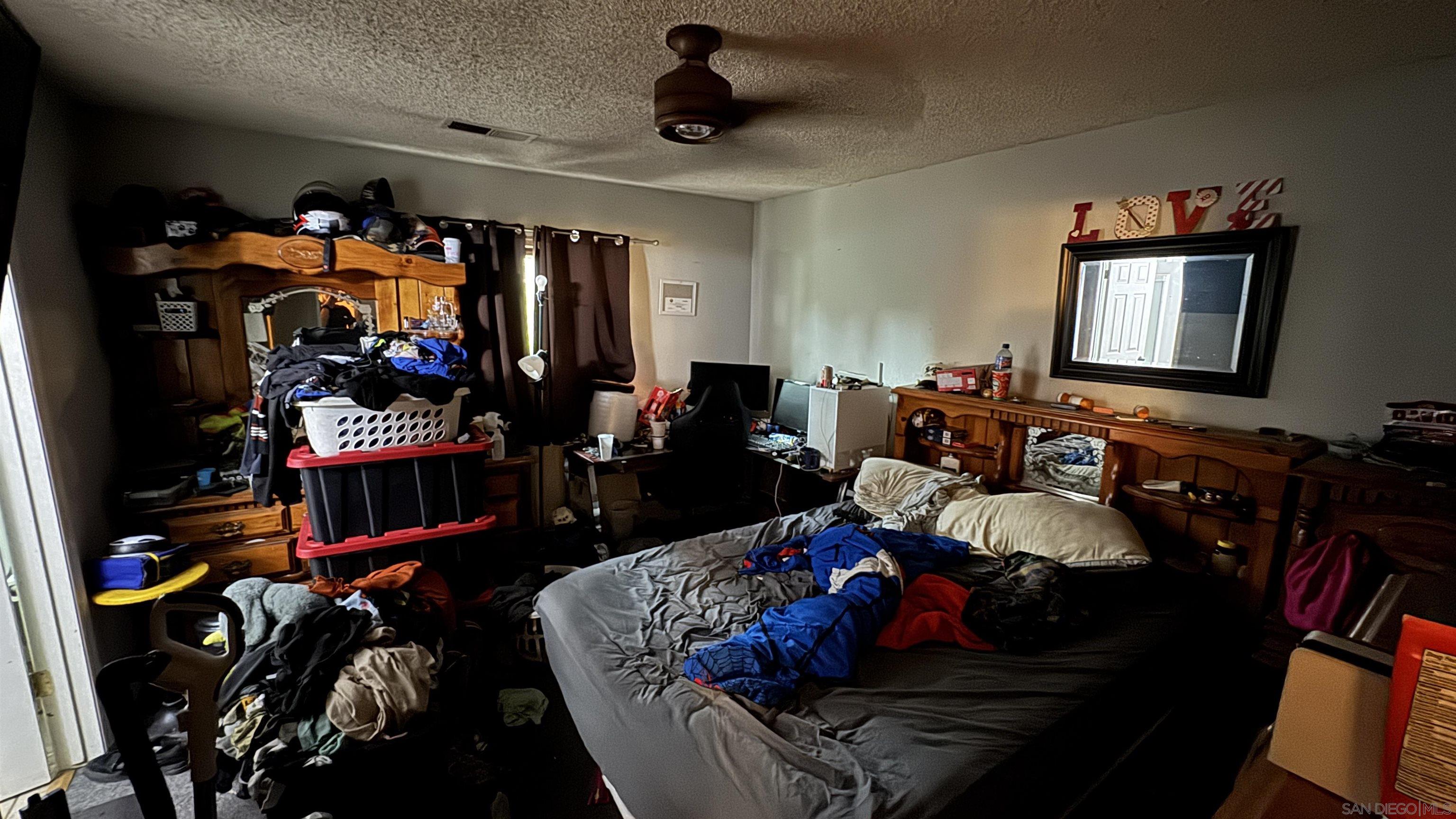 Detail Gallery Image 18 of 34 For 3642 W Redlands Ave, Fresno,  CA 93722 - 3 Beds | 2 Baths