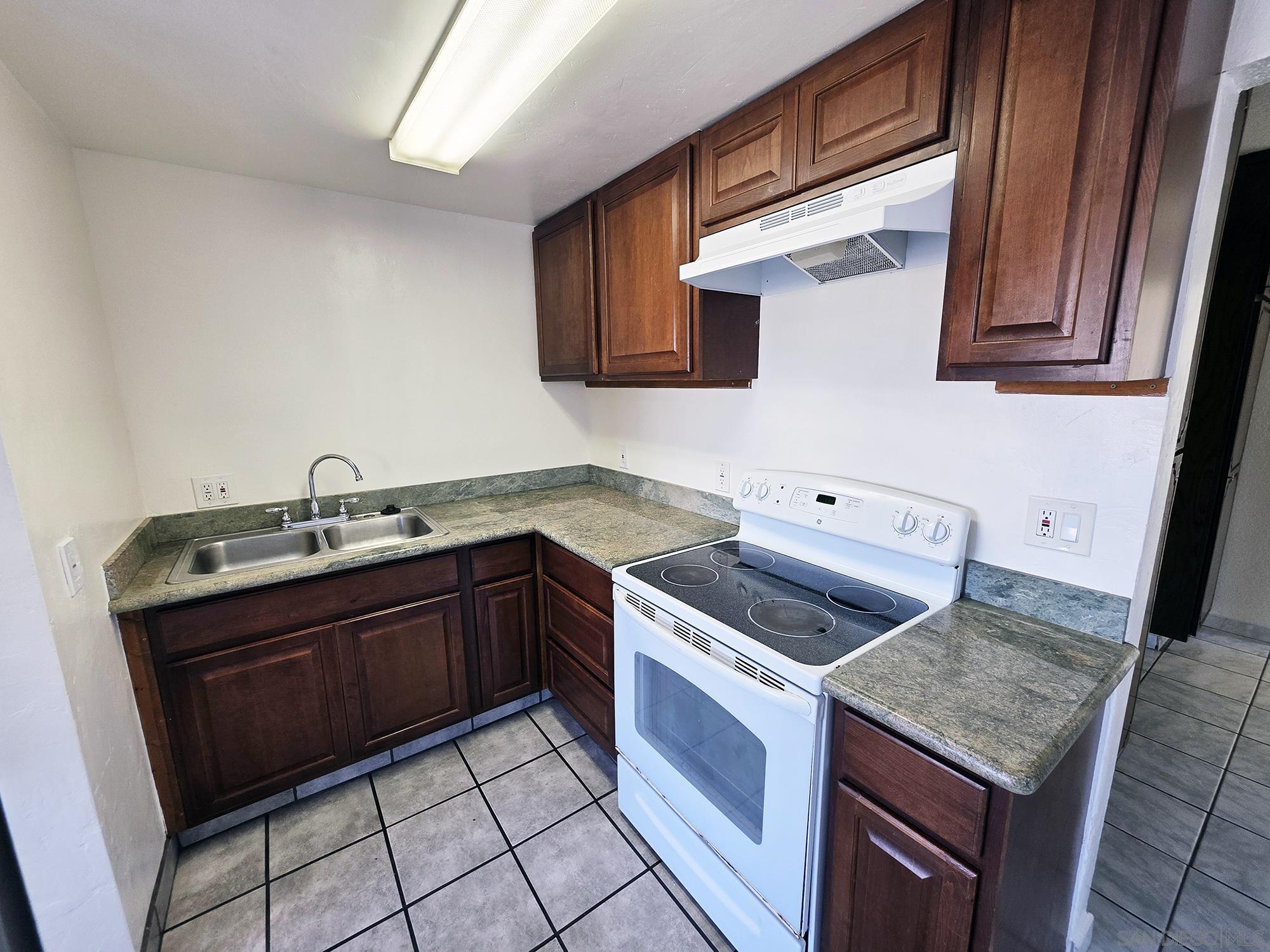 Detail Gallery Image 3 of 18 For 4056  Van Dyke Ave  4, San Diego,  CA 92105 - 2 Beds | 1/1 Baths