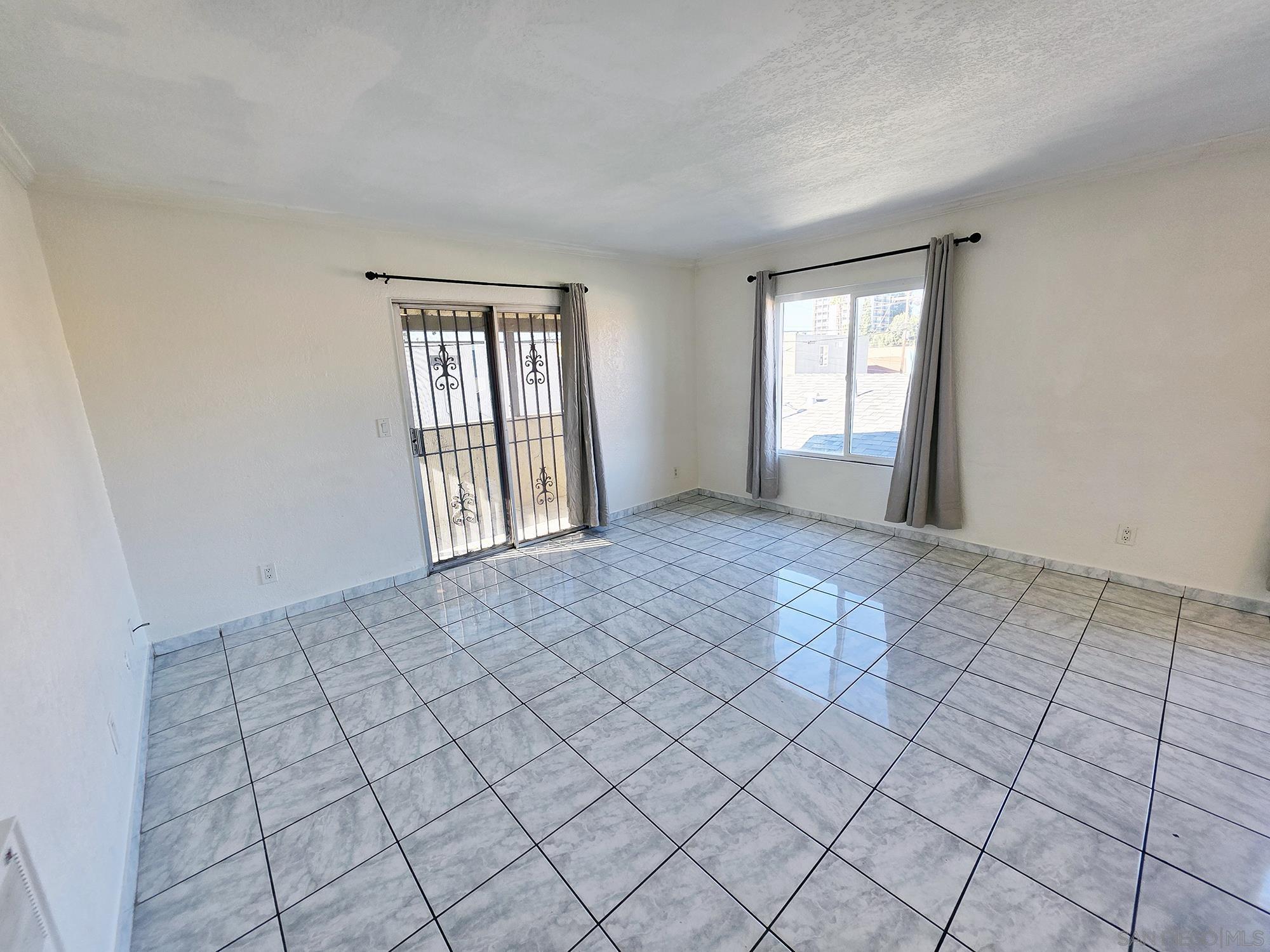 Detail Gallery Image 4 of 18 For 4056  Van Dyke Ave  4, San Diego,  CA 92105 - 2 Beds | 1/1 Baths